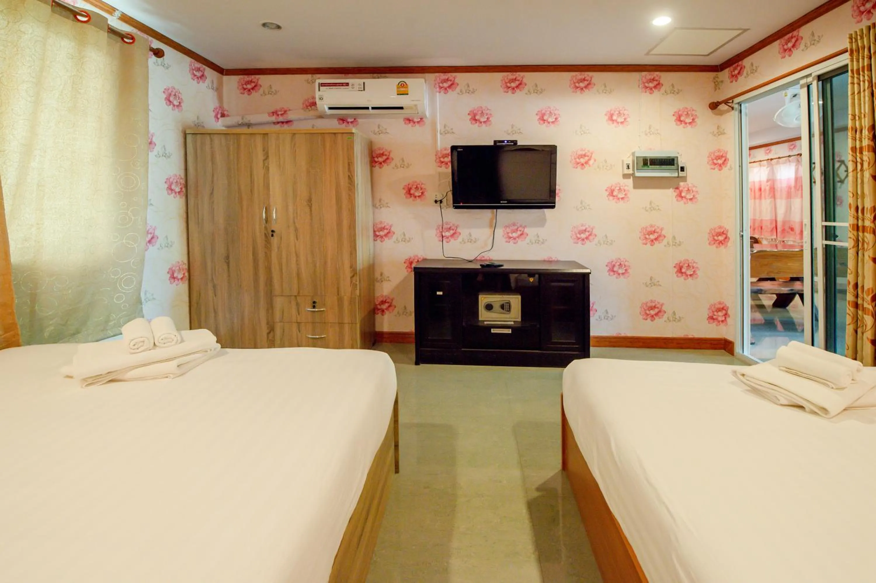 Bed in Golden Dragon Kanchanaburi