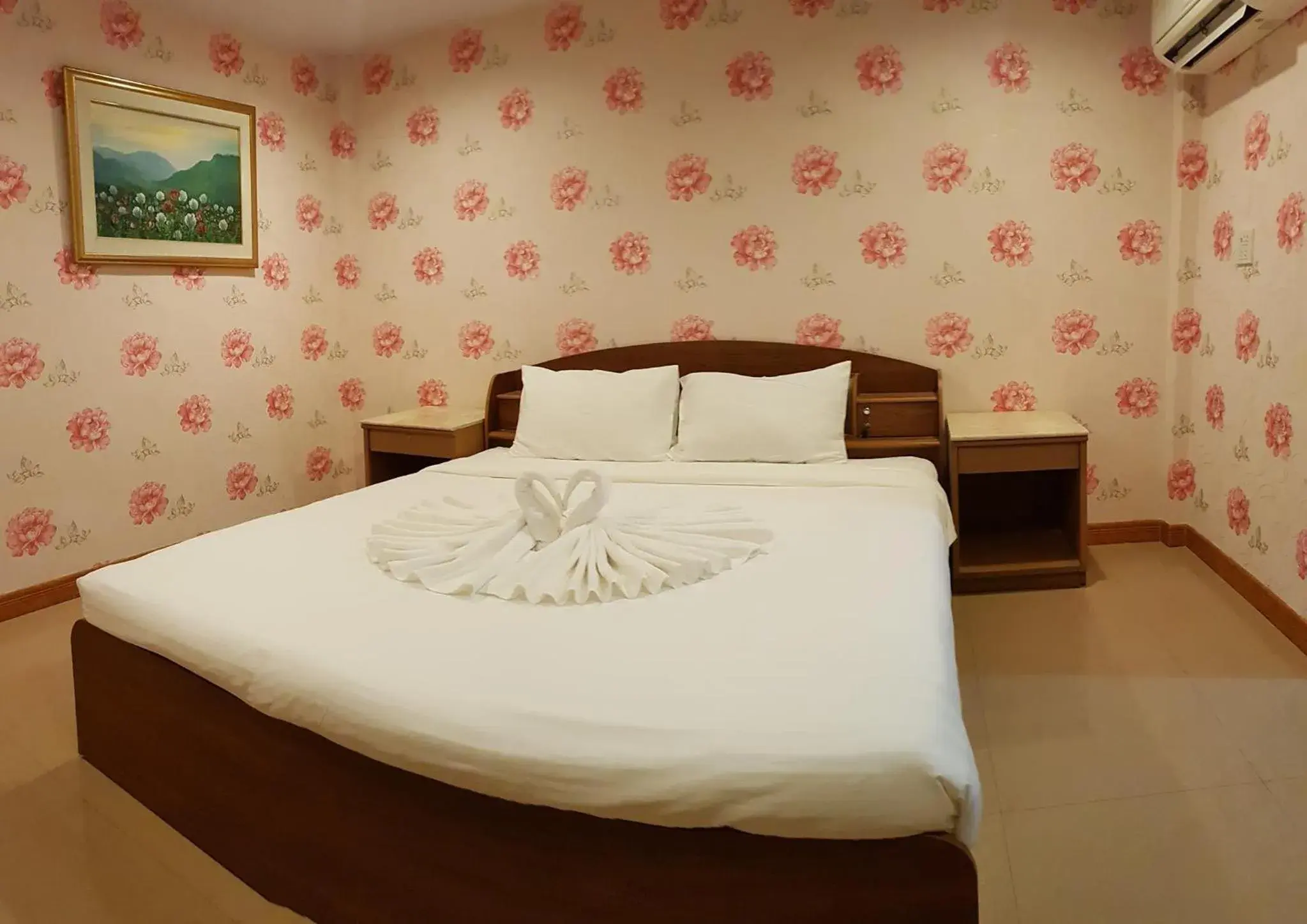 Bed in Golden Dragon Kanchanaburi Bed in Golden Dragon Kanchanaburi