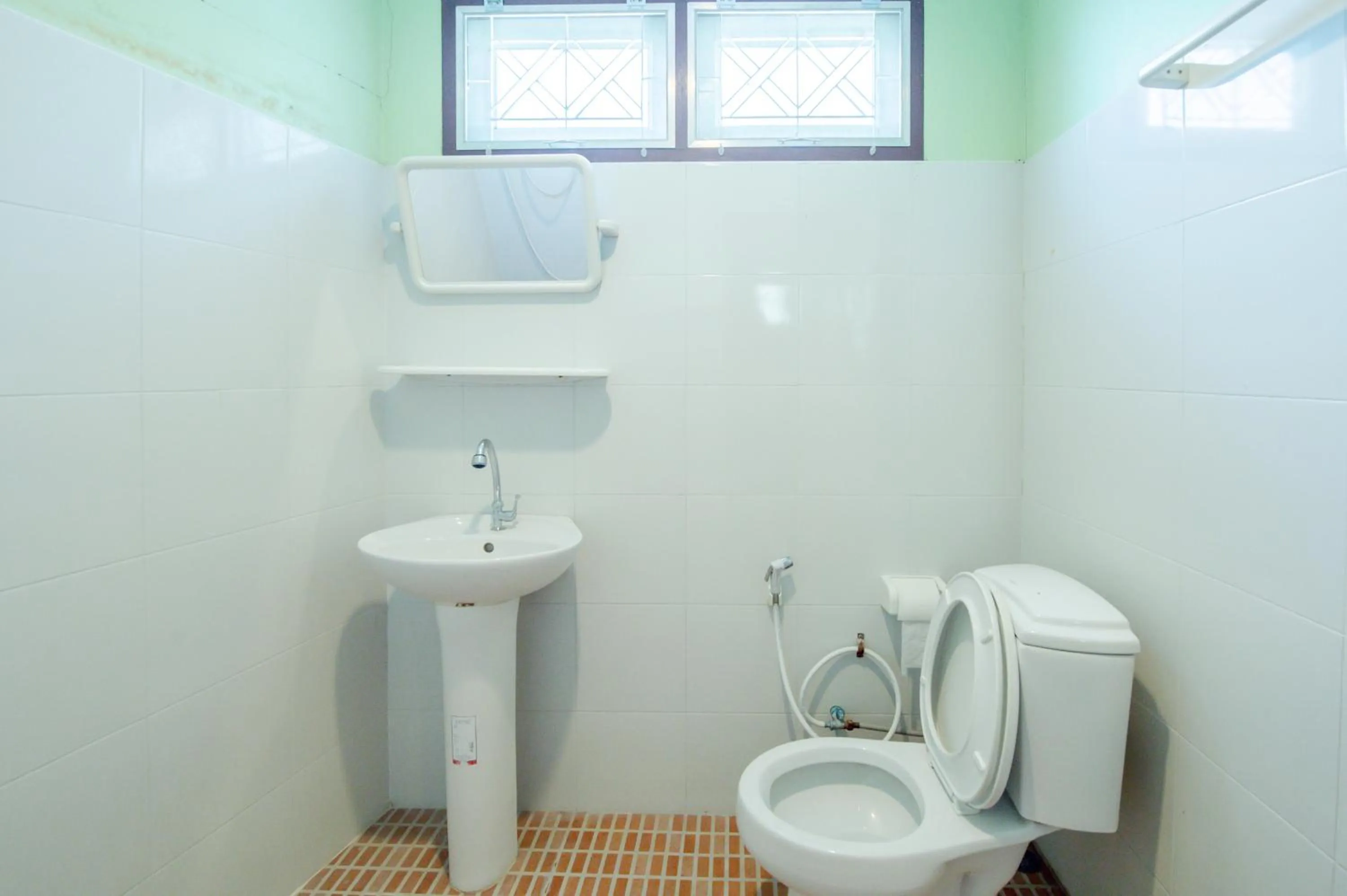 Bathroom in Golden Dragon Kanchanaburi