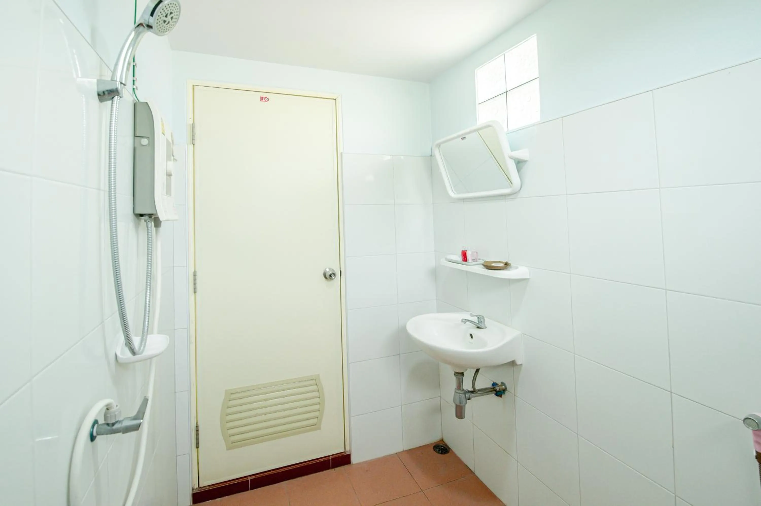 Bathroom in Golden Dragon Kanchanaburi