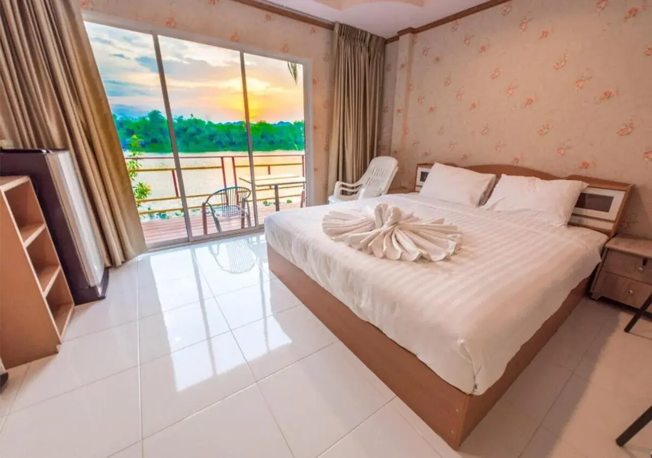Photo of the whole room, Bed in Golden Dragon Kanchanaburi Photo of the whole room, Bed in Golden Dragon Kanchanaburi