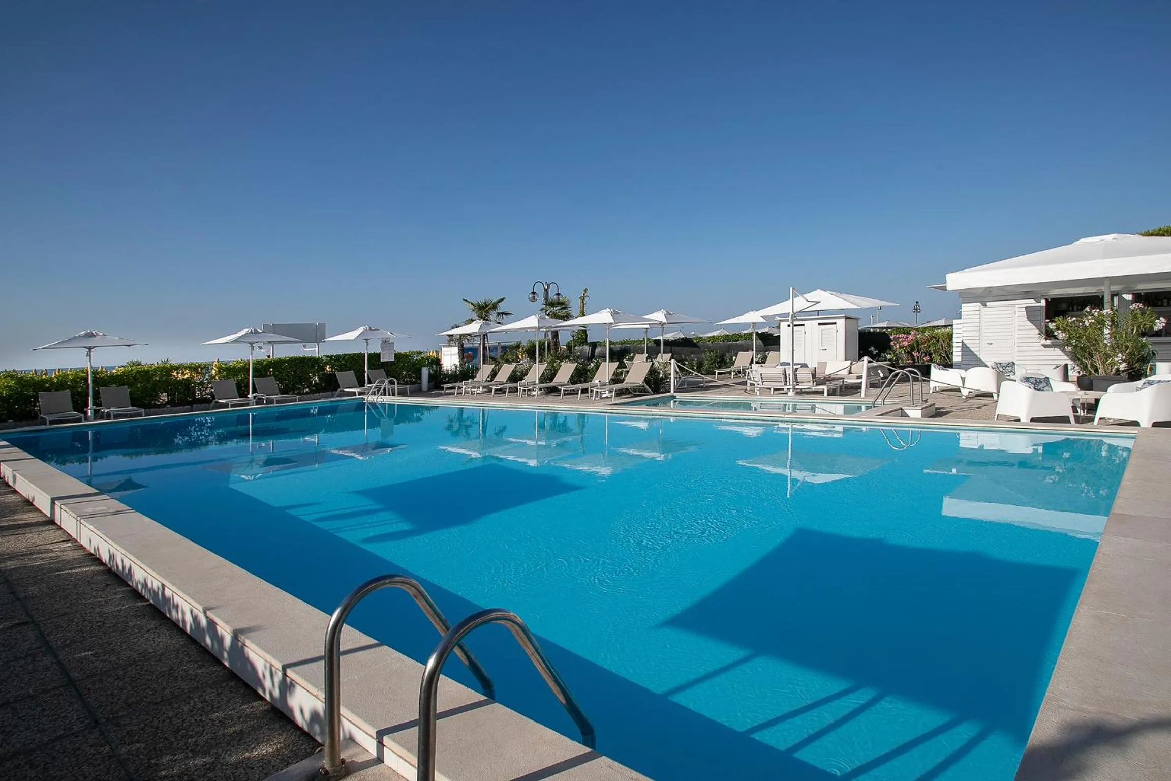 Swimming pool in Hotel Imperial Palace