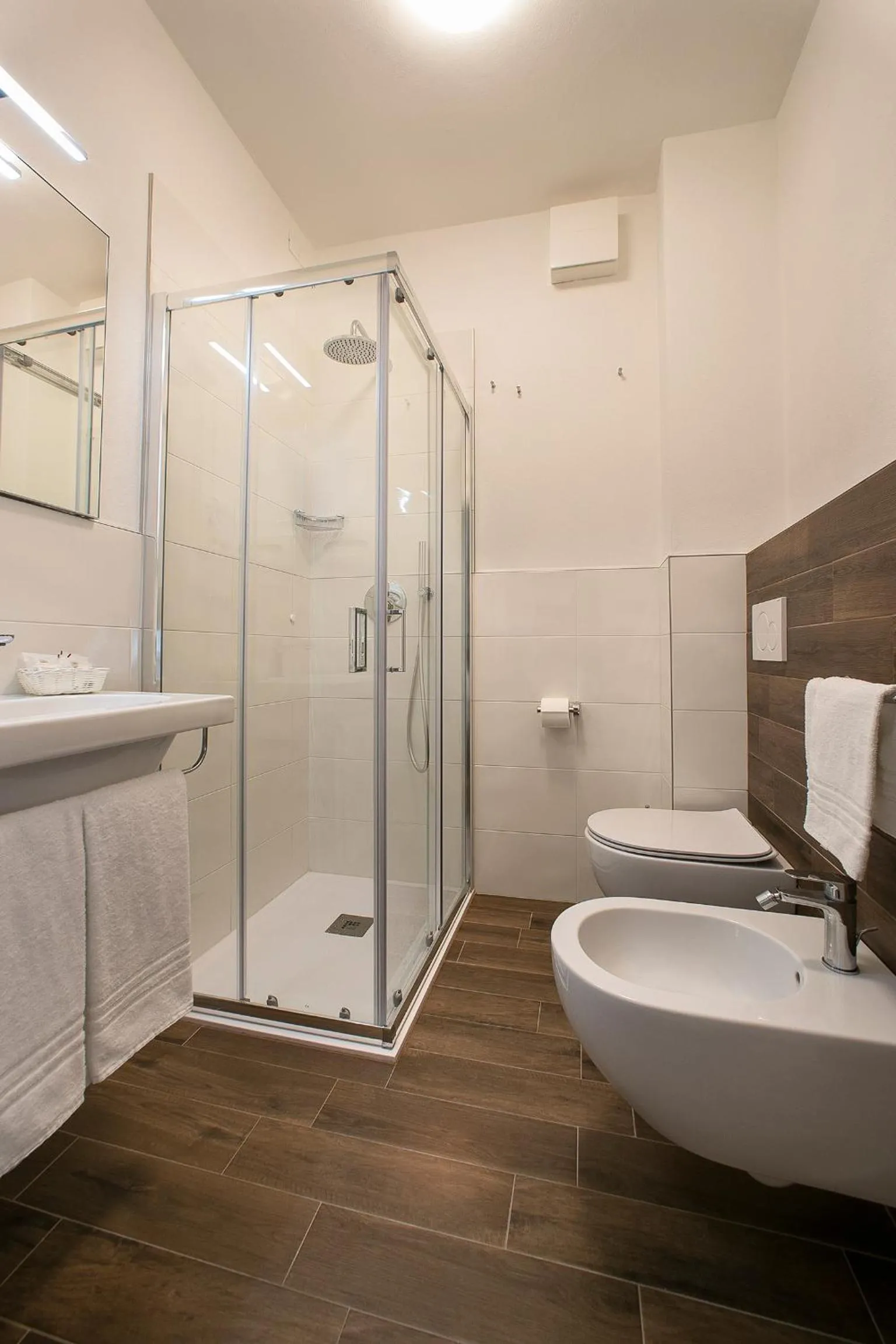 Shower in Hotel Imperial Palace