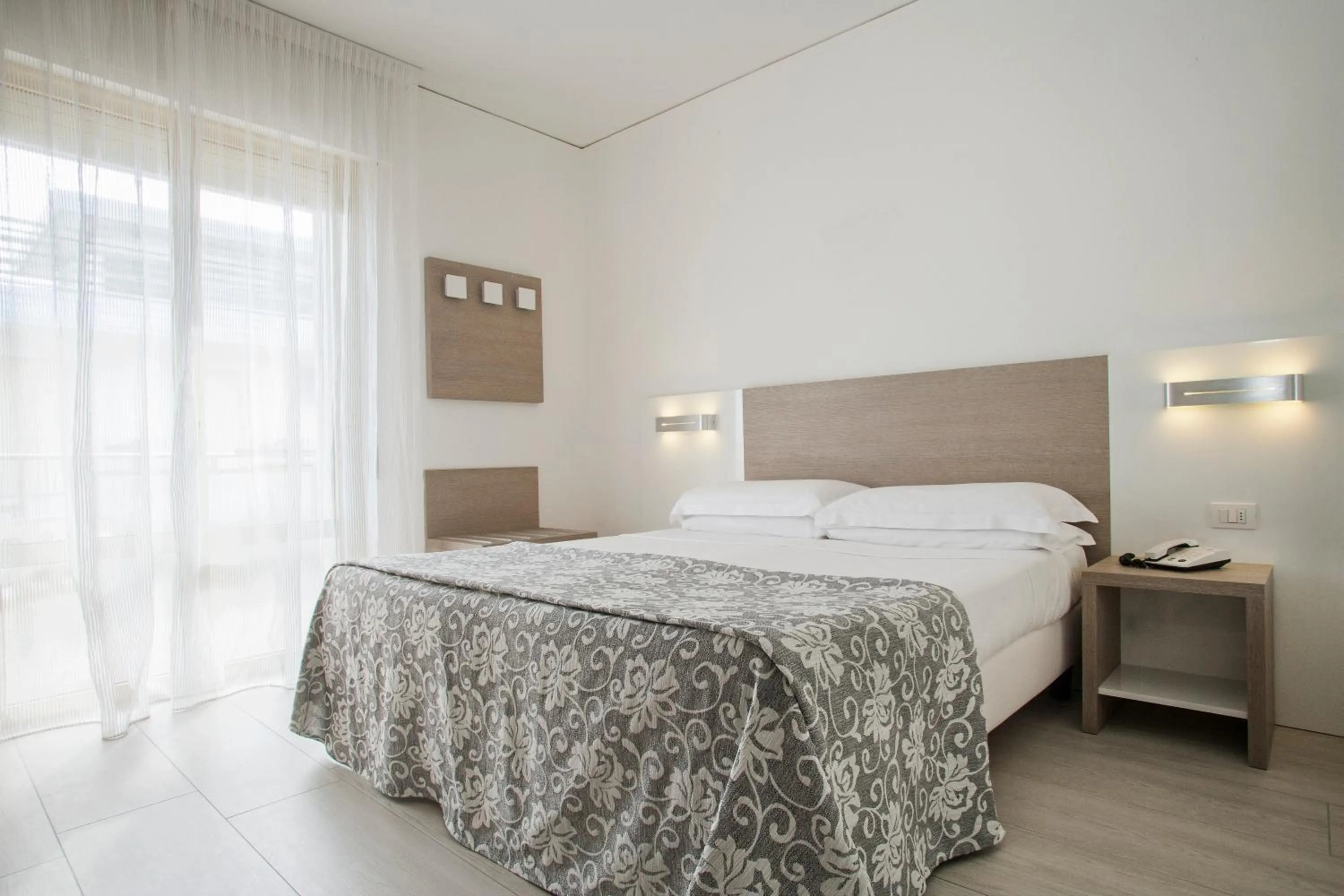 Photo of the whole room, Bed in Hotel Imperial Palace