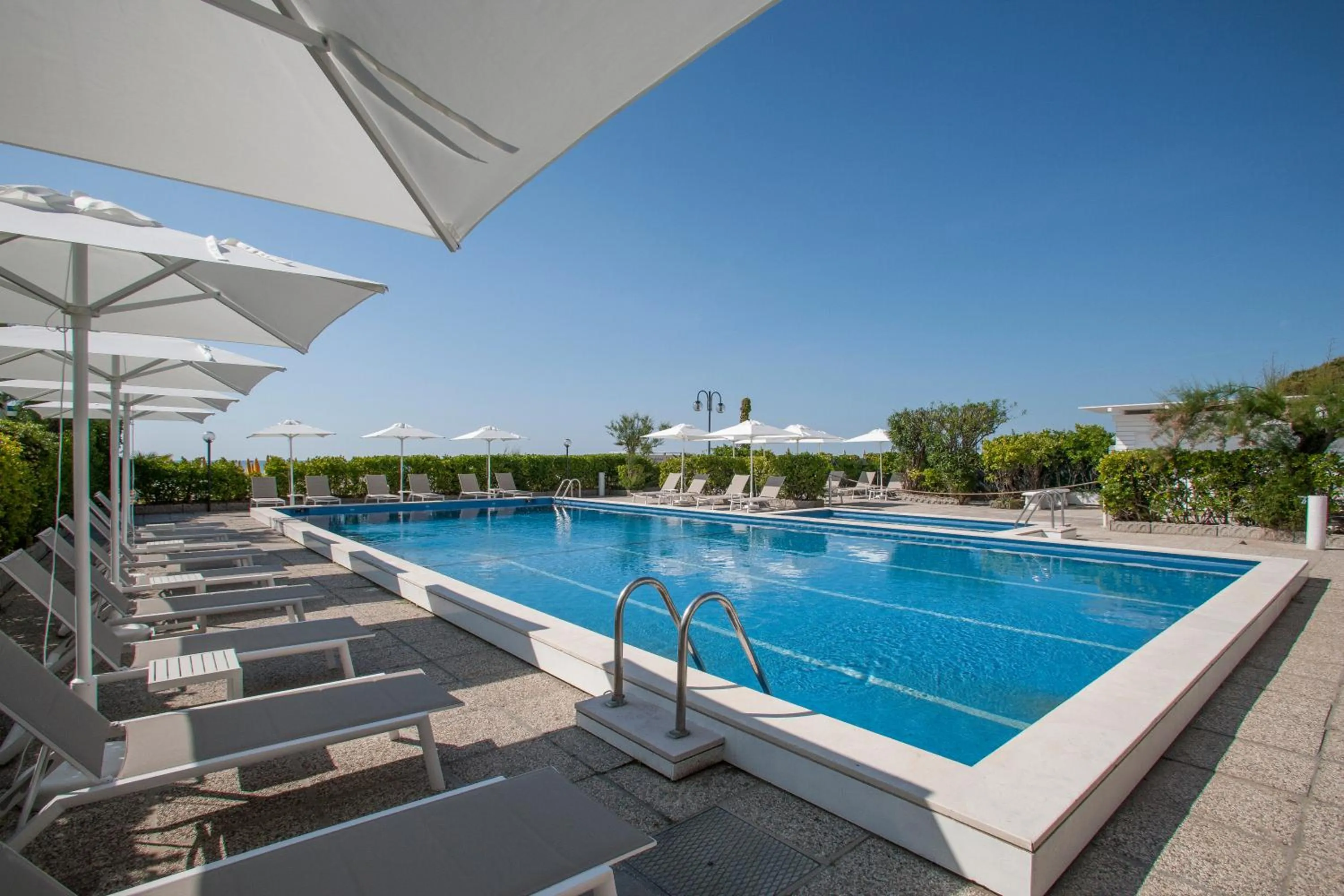 Swimming pool in Hotel Imperial Palace