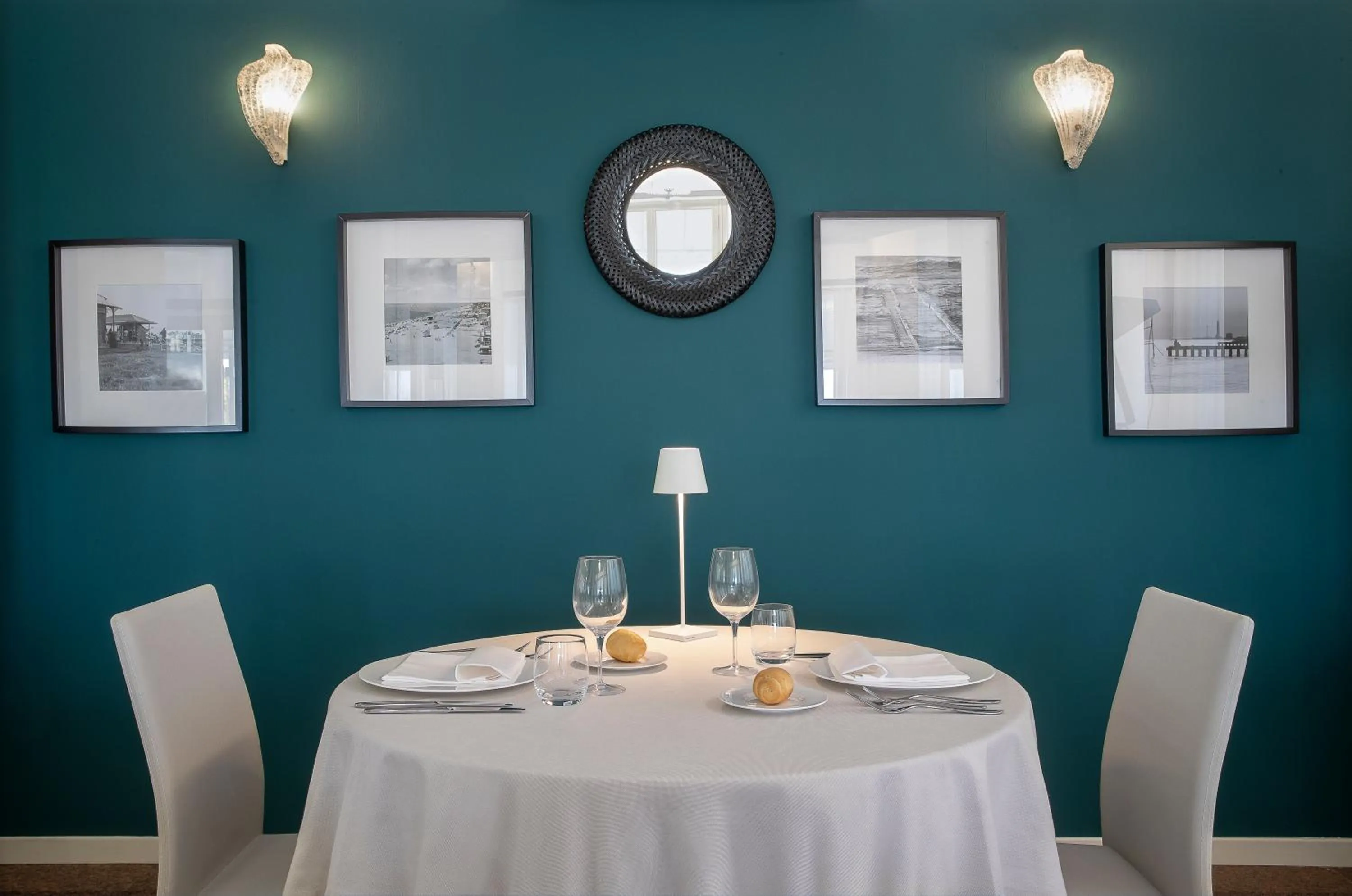 Restaurant/places to eat in Hotel Imperial Palace