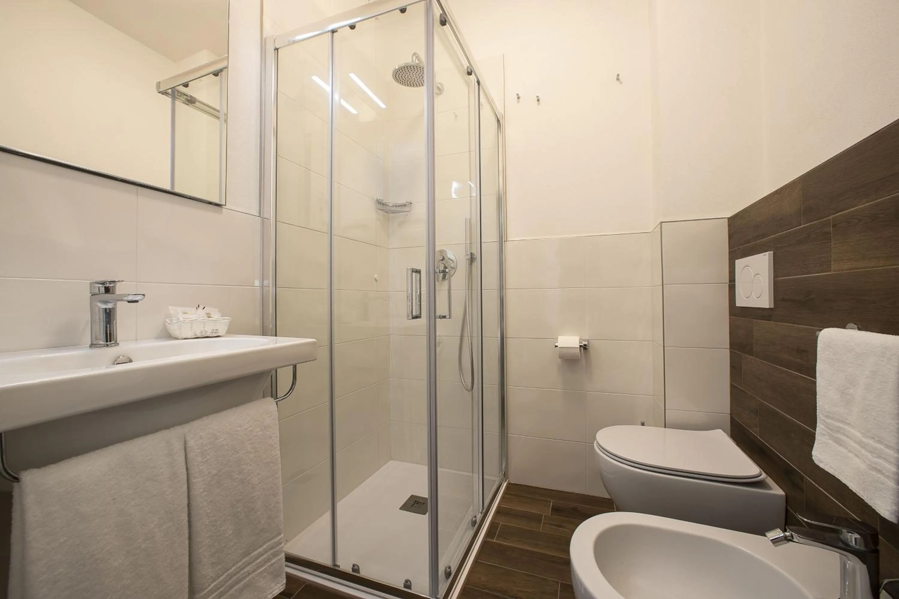 Shower in Hotel Imperial Palace