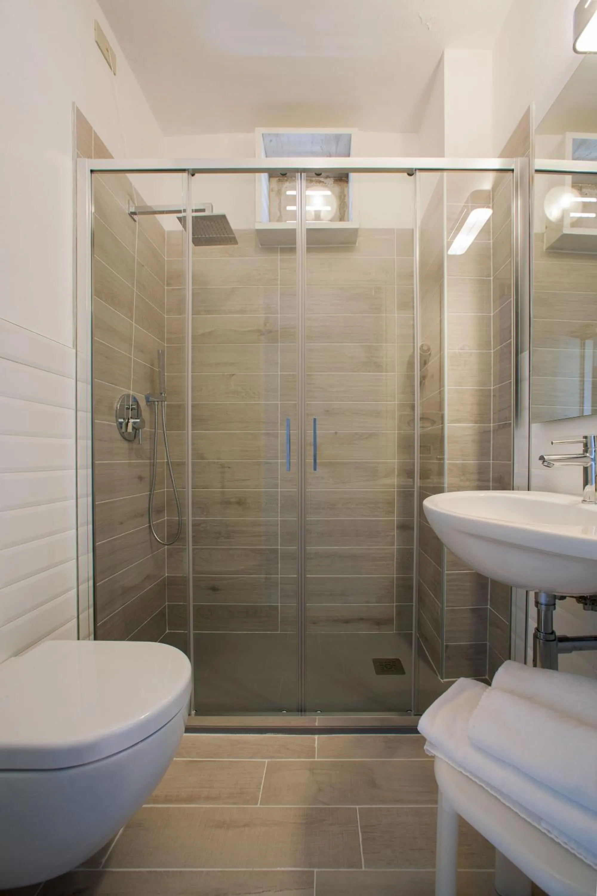 Shower in Hotel Imperial Palace