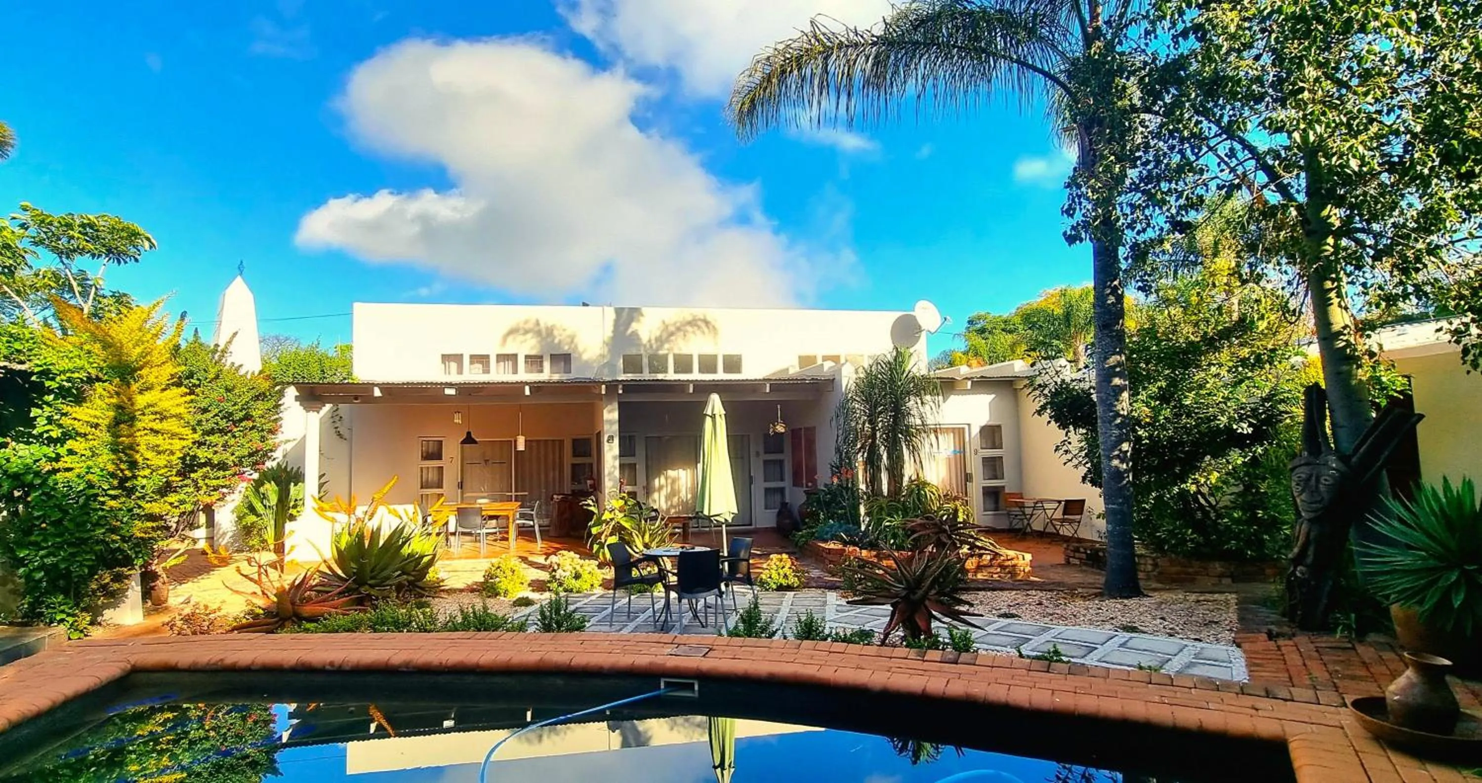 Swimming pool in African Roots Guest House