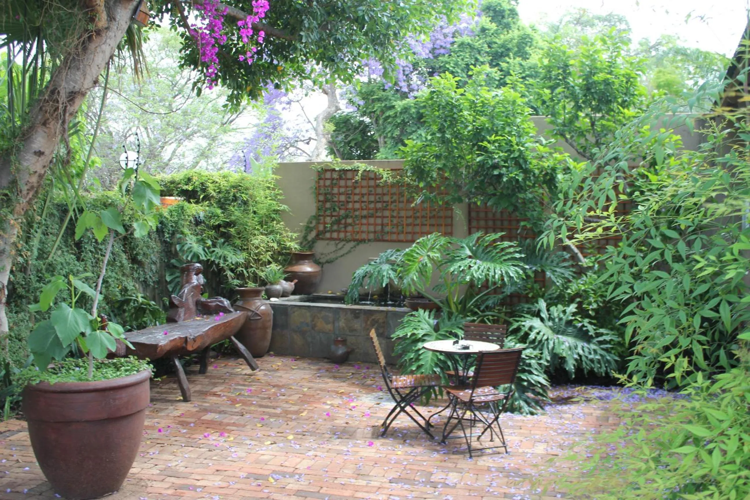 Facade/entrance in African Roots Guest House