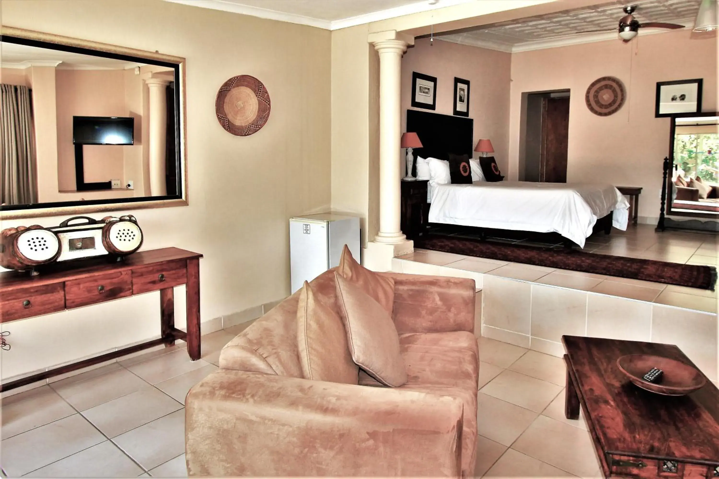 Superior Queen Room - single occupancy in African Roots Guest House Superior Queen Room - single occupancy in African Roots Guest House