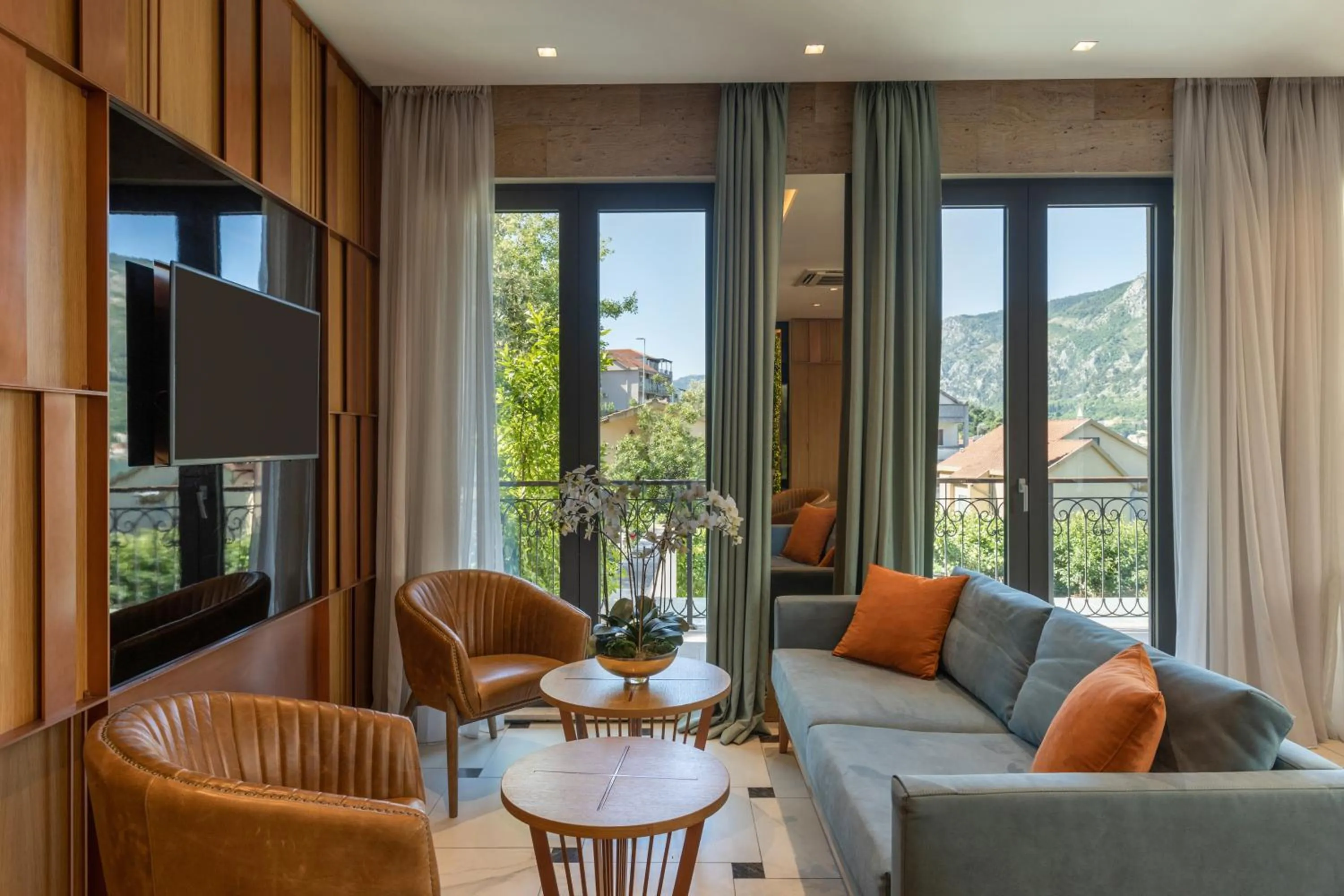 Lounge or bar in HUMA Kotor Bay Hotel and Villas