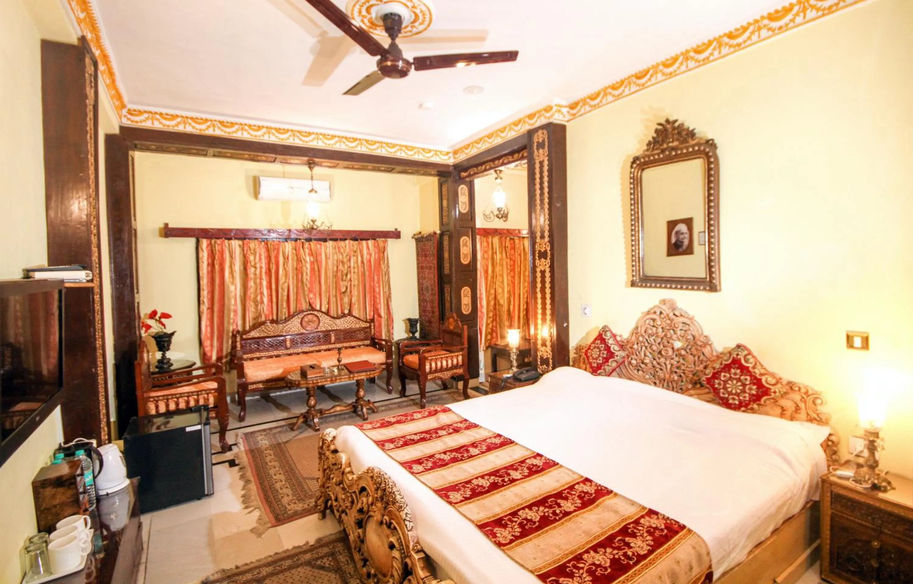 Bed in WelcomHeritage Grace Hotel