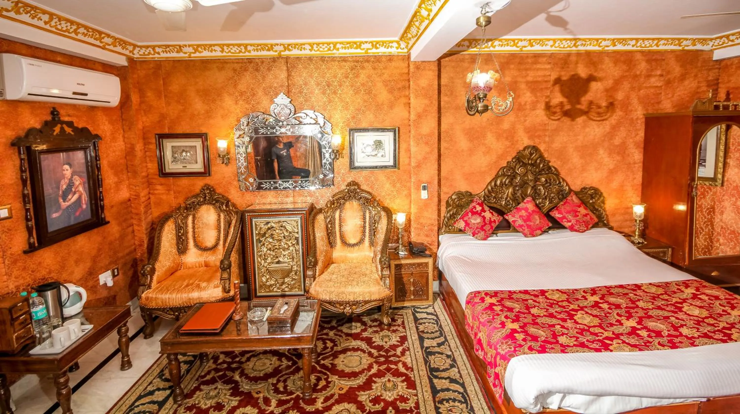 Bed in WelcomHeritage Grace Hotel