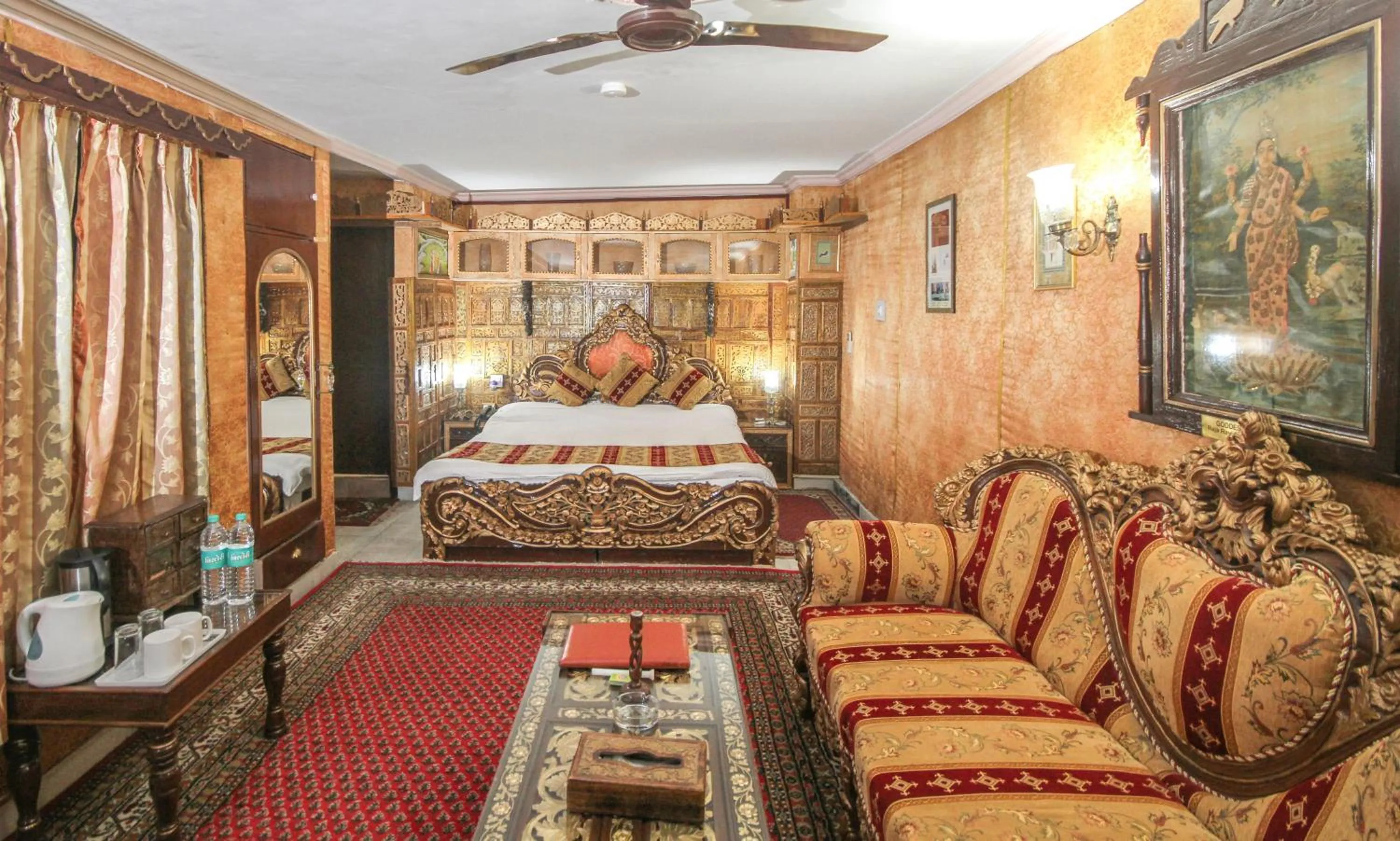 Bed in WelcomHeritage Grace Hotel