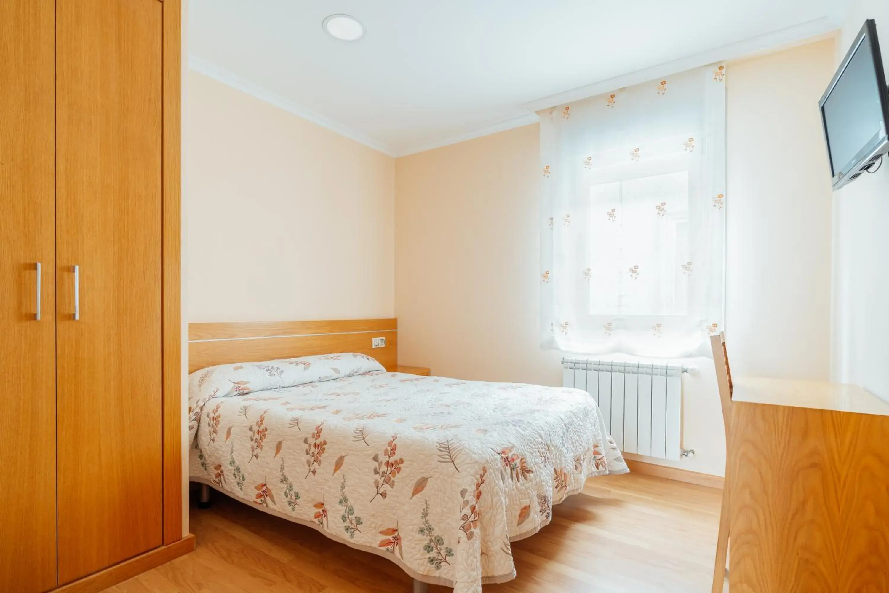 Double Room in Hotel Restaurante Cazador Double Room in Hotel Restaurante Cazador