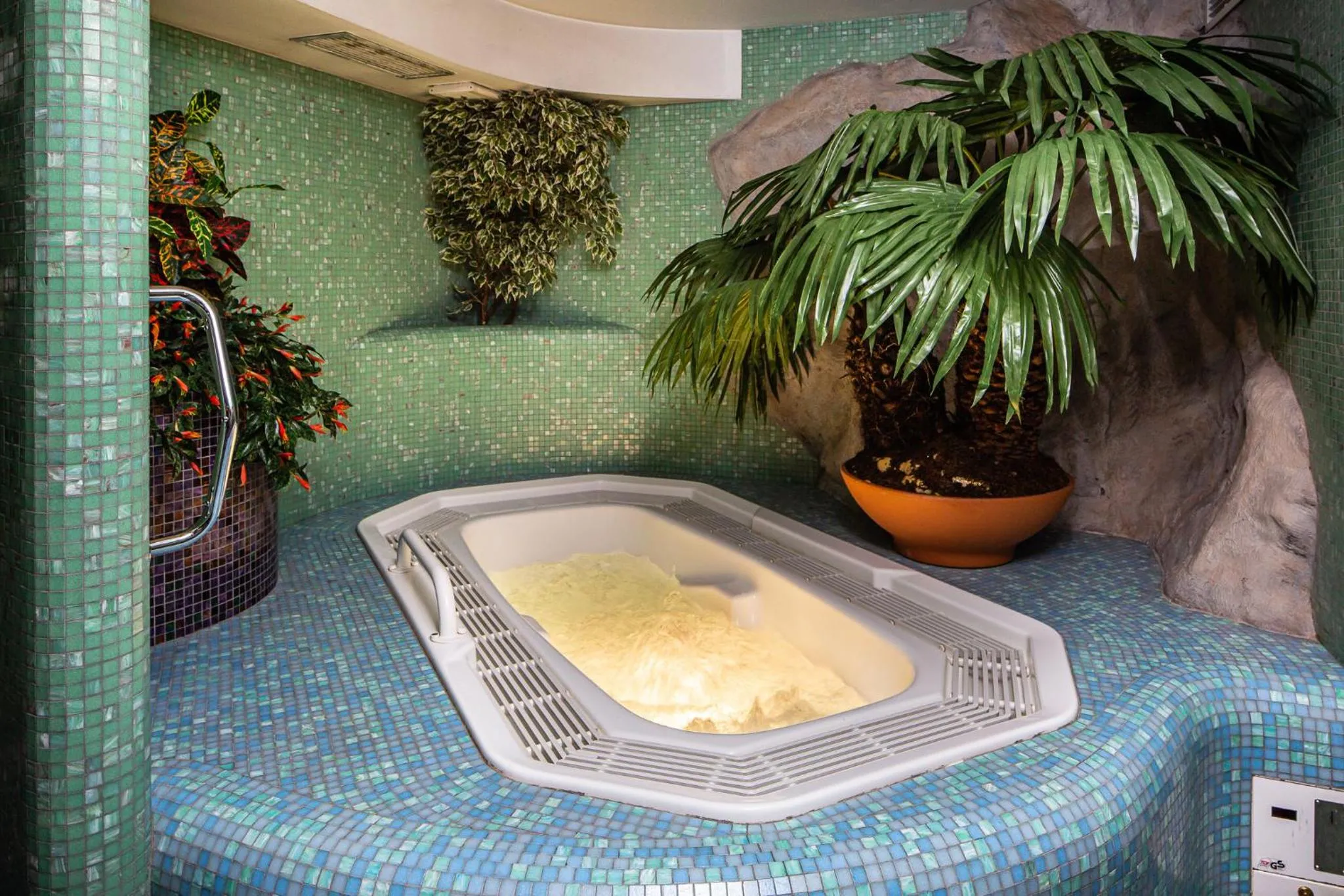Hot Tub in Hotel Natale