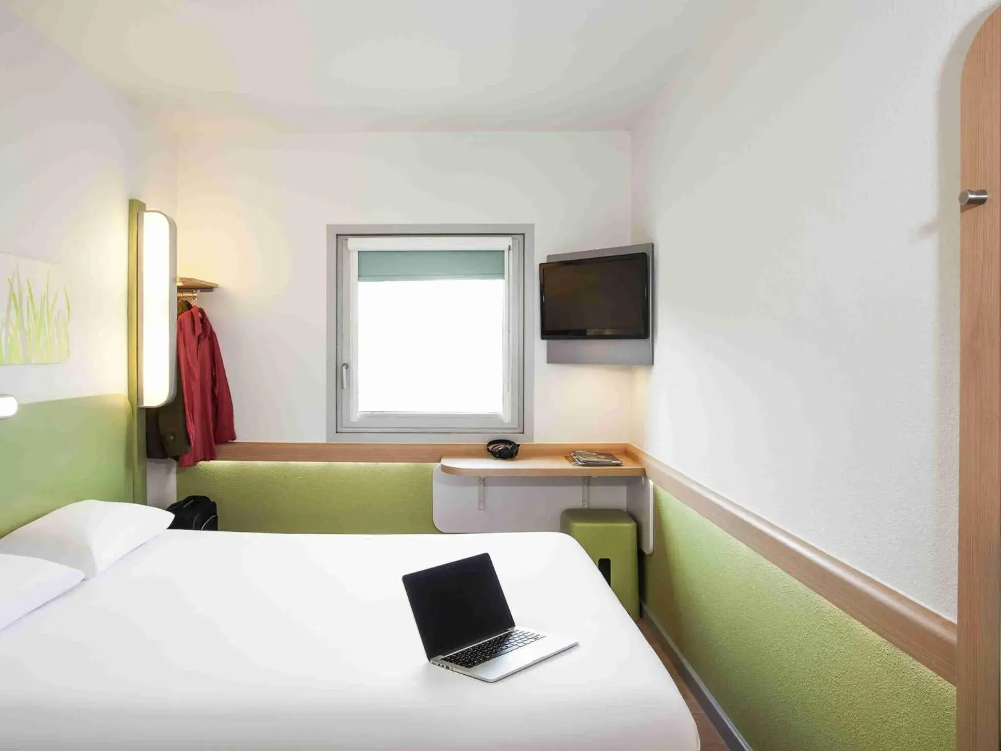 Bedroom, Bed in ibis budget Lyon Est Chaponnay Bedroom, Bed in ibis budget Lyon Est Chaponnay