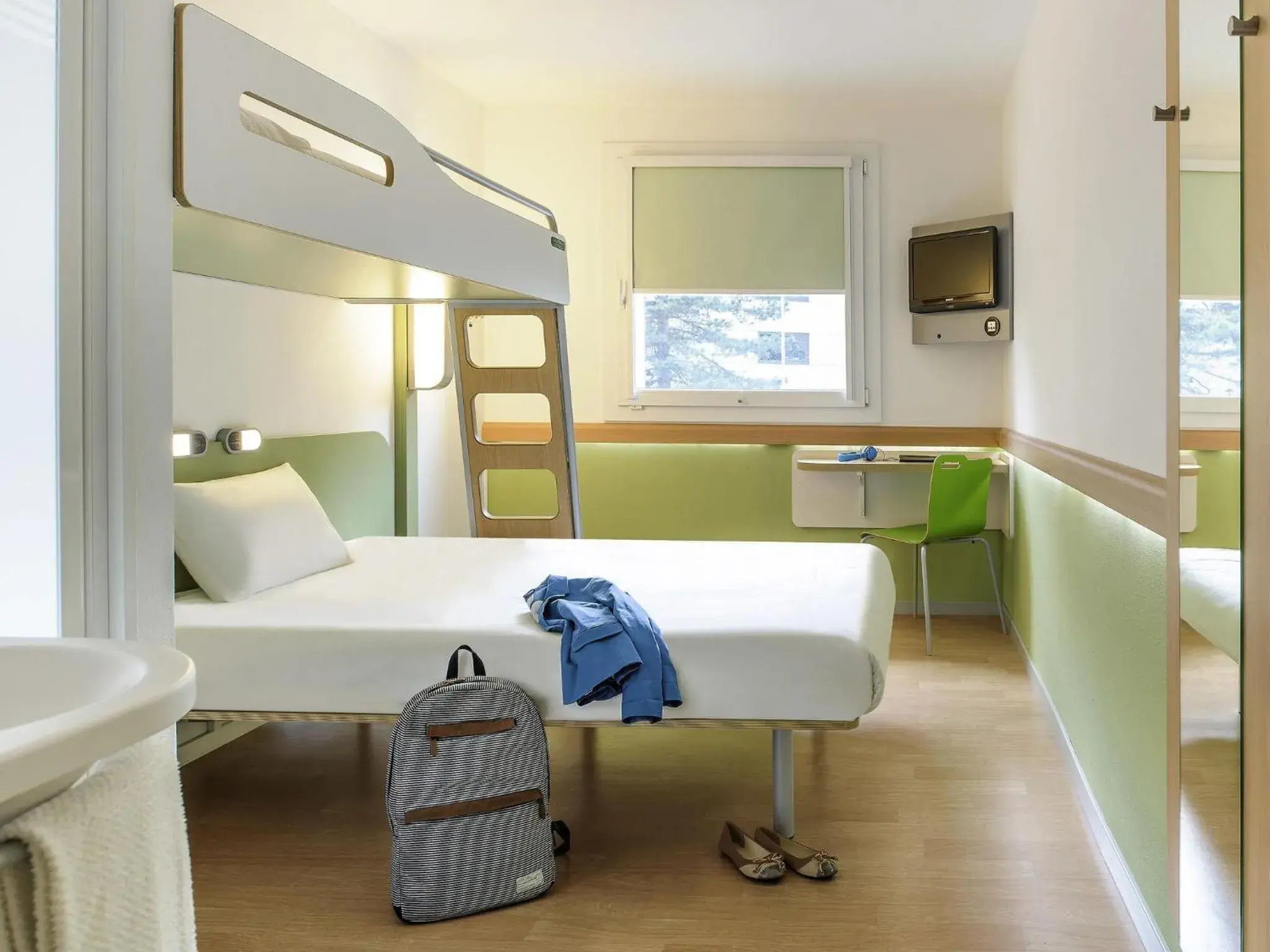 Bedroom, Bed in ibis budget Lyon Est Chaponnay Bedroom, Bed in ibis budget Lyon Est Chaponnay