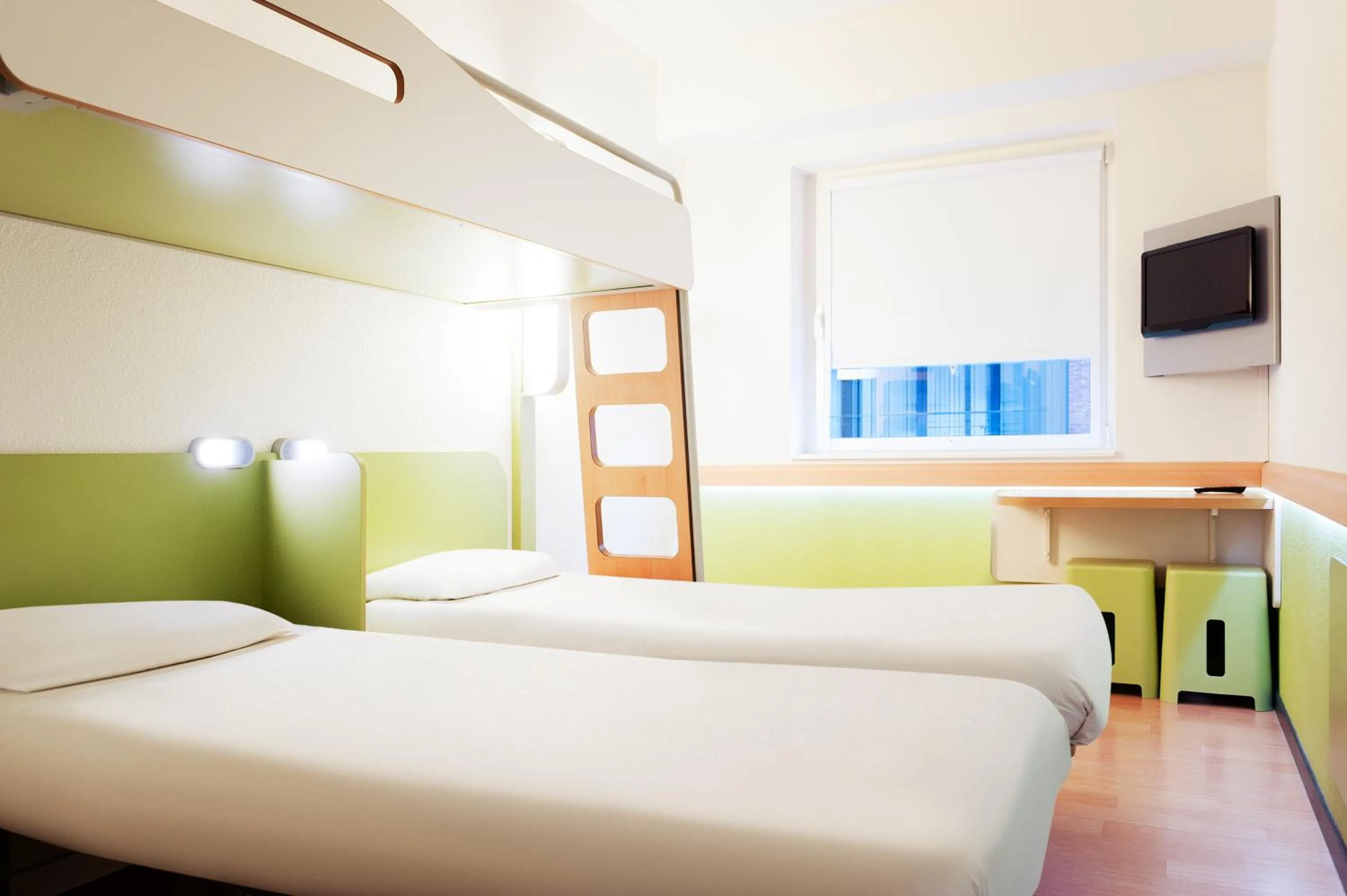 Bed in ibis budget Lyon Est Chaponnay