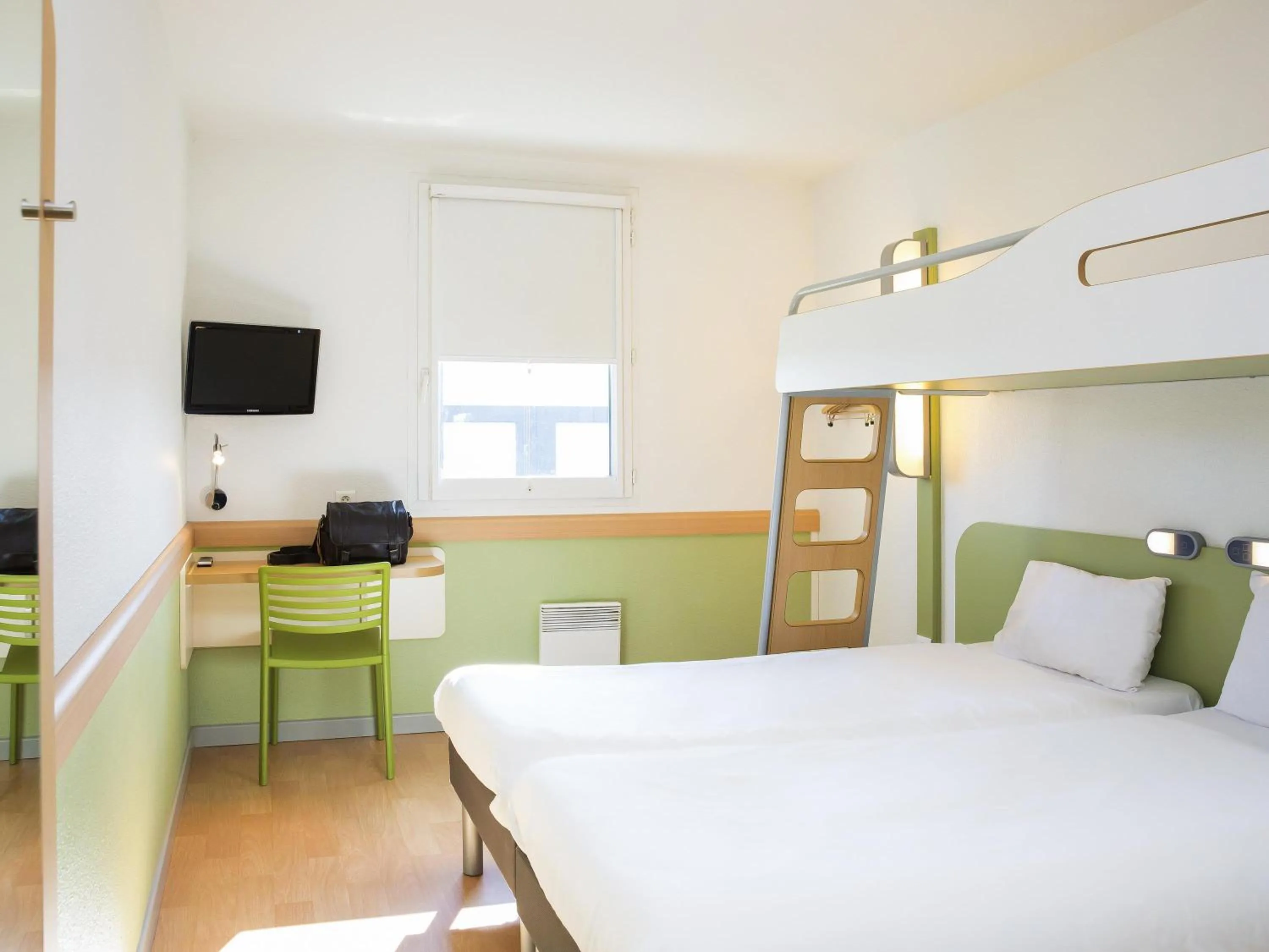 Bedroom, Bed in ibis budget Lyon Est Chaponnay