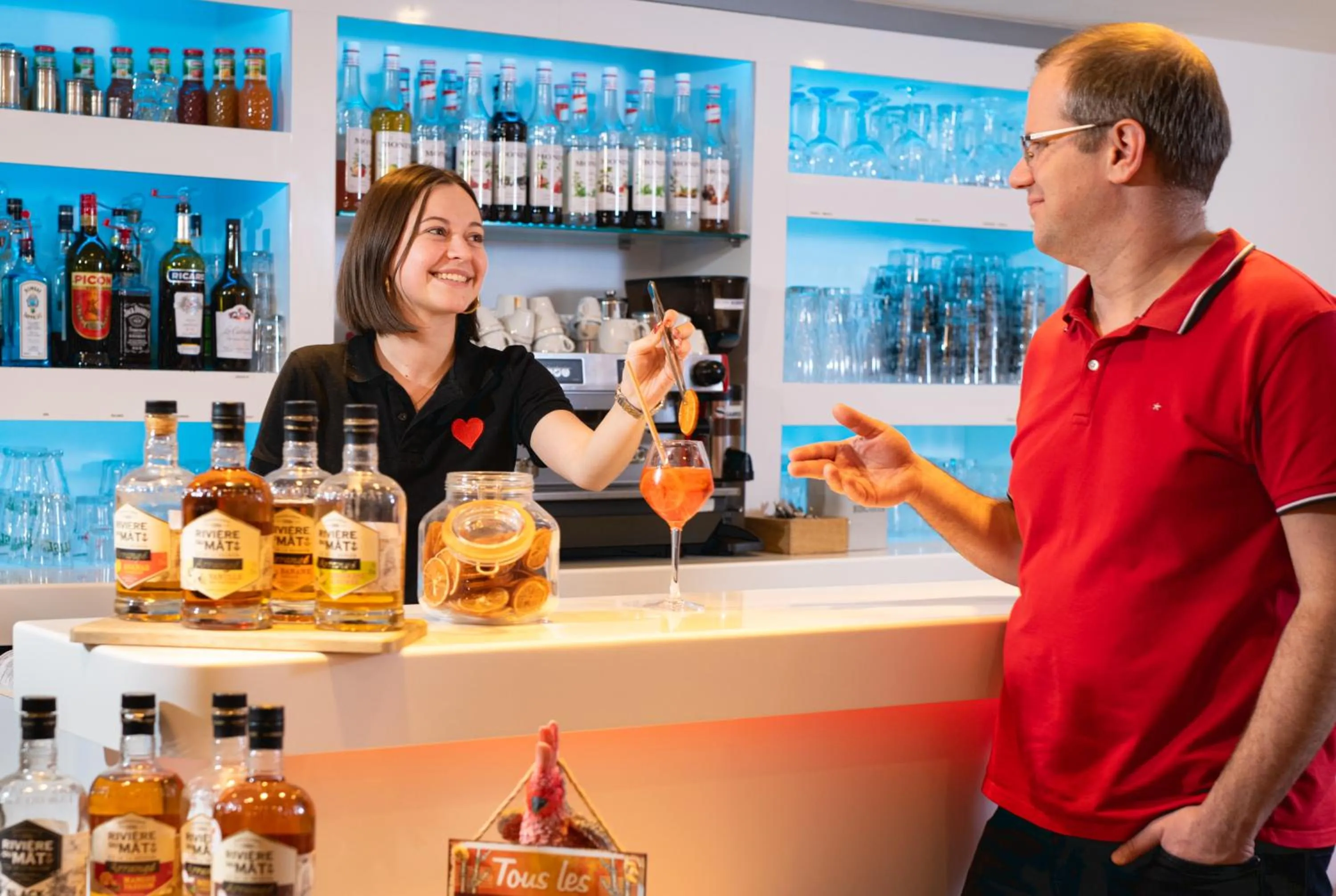 Lounge or bar in ibis budget Lyon Est Chaponnay