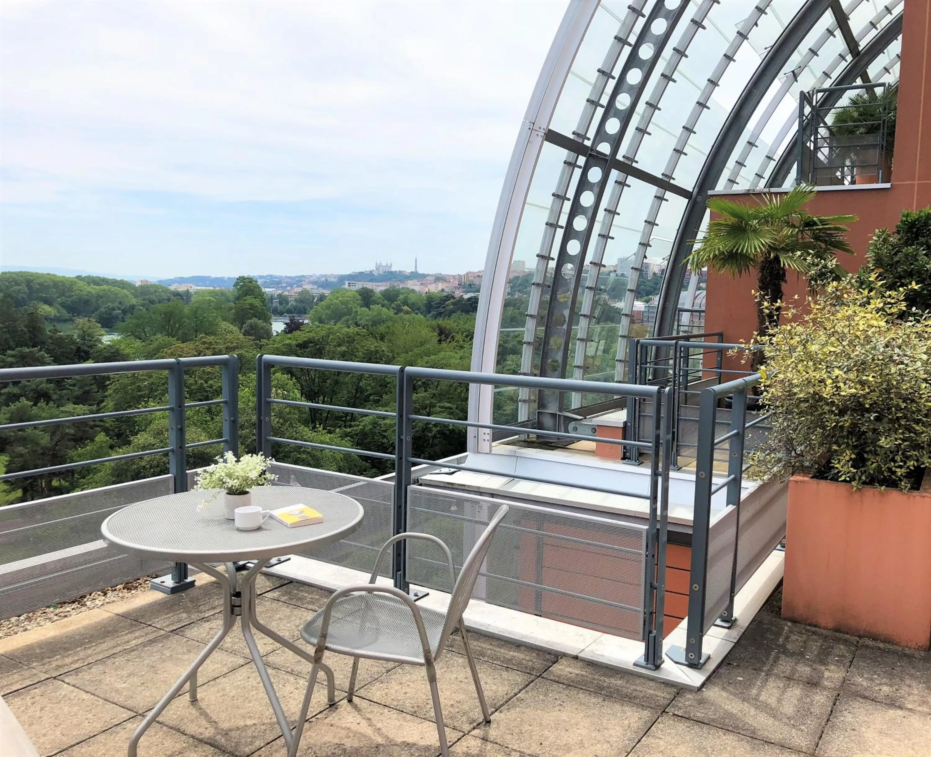 Patio in Residence Montempo Appart'Hôtel Lyon Cite Internationale