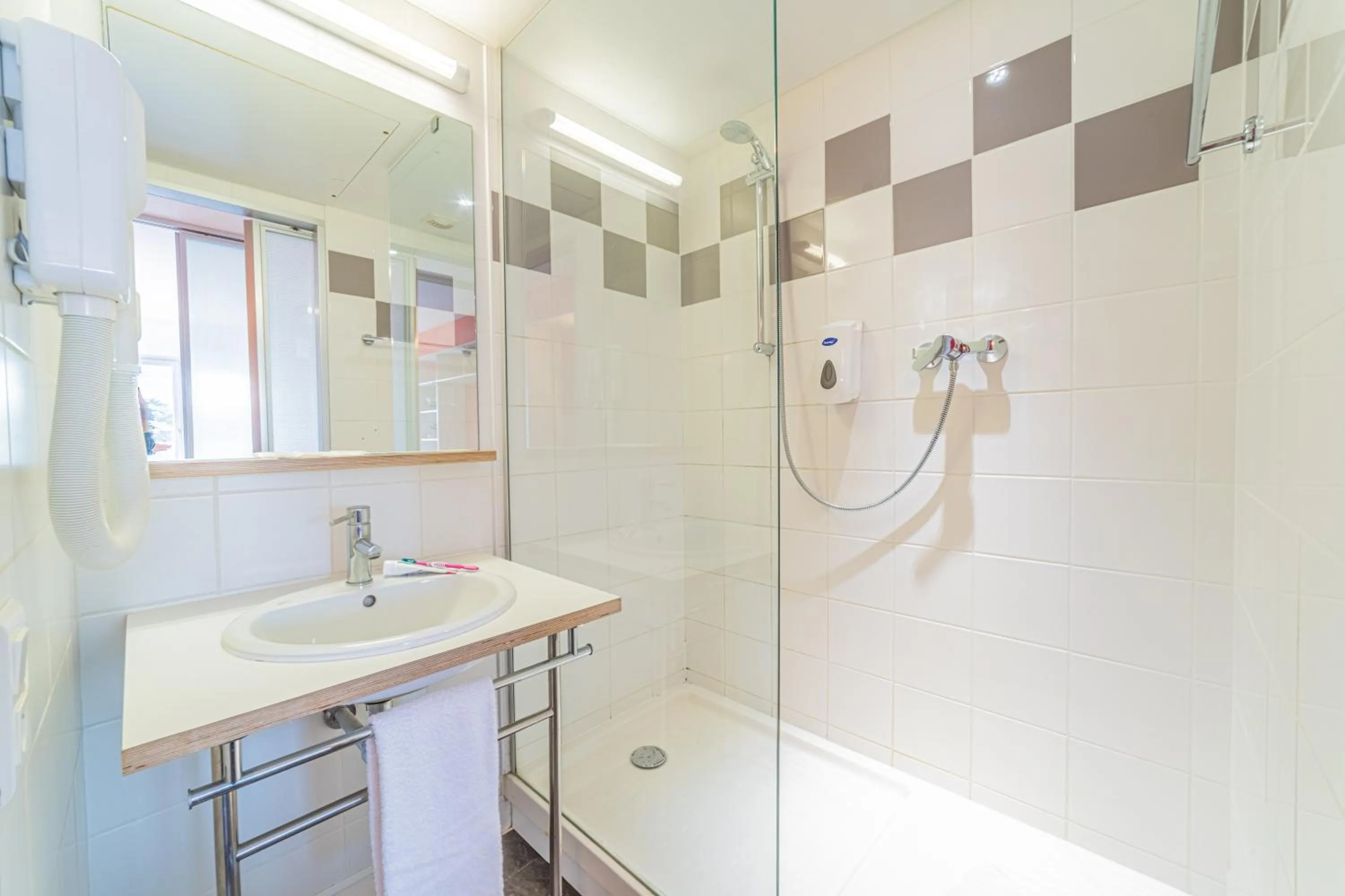 Bathroom in Residence Montempo Appart'Hôtel Lyon Cite Internationale