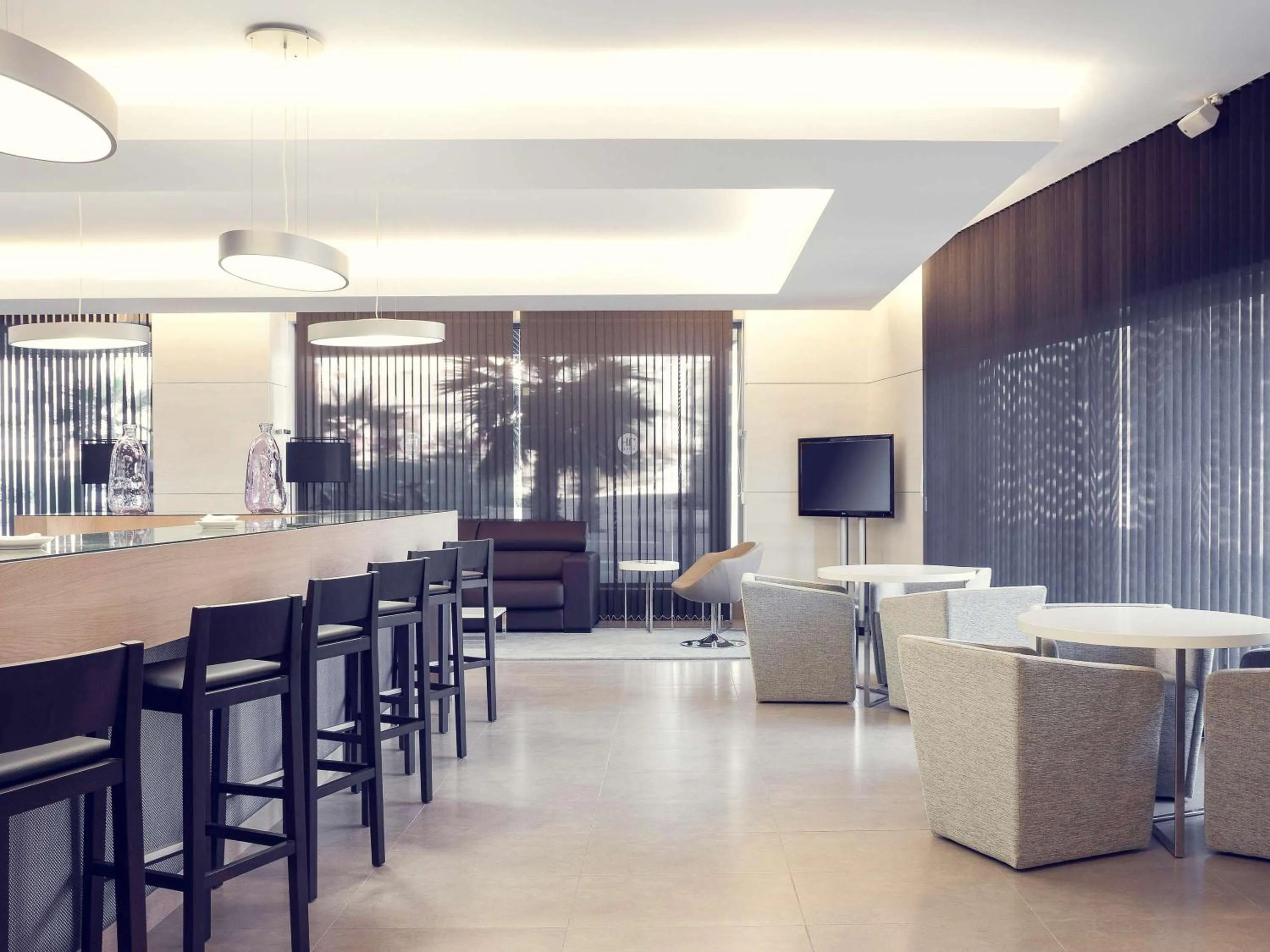 Lounge or bar in Mercure Algeciras