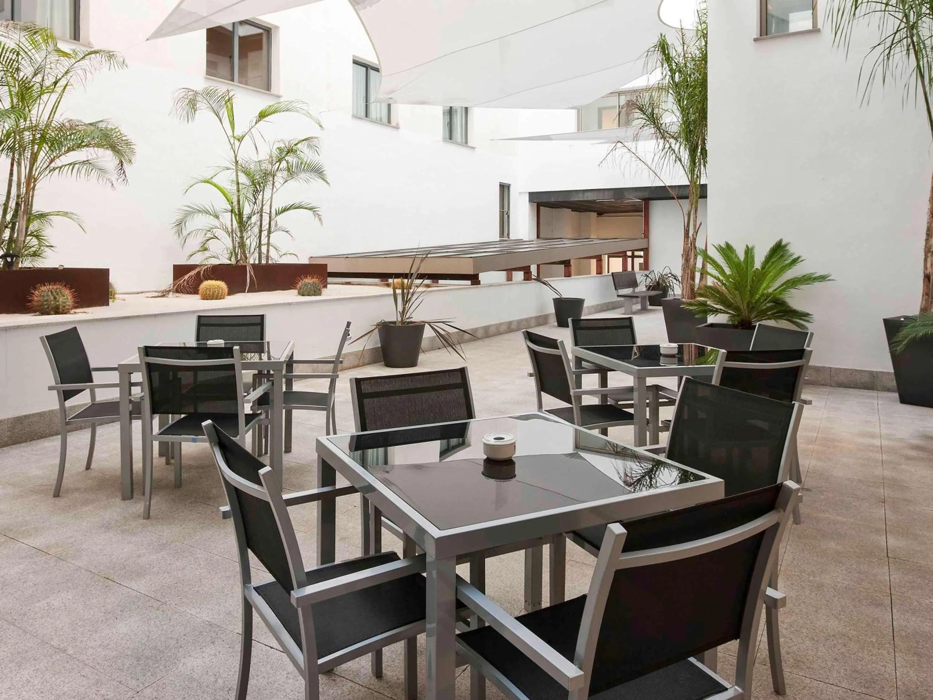 Restaurant/places to eat in Mercure Algeciras