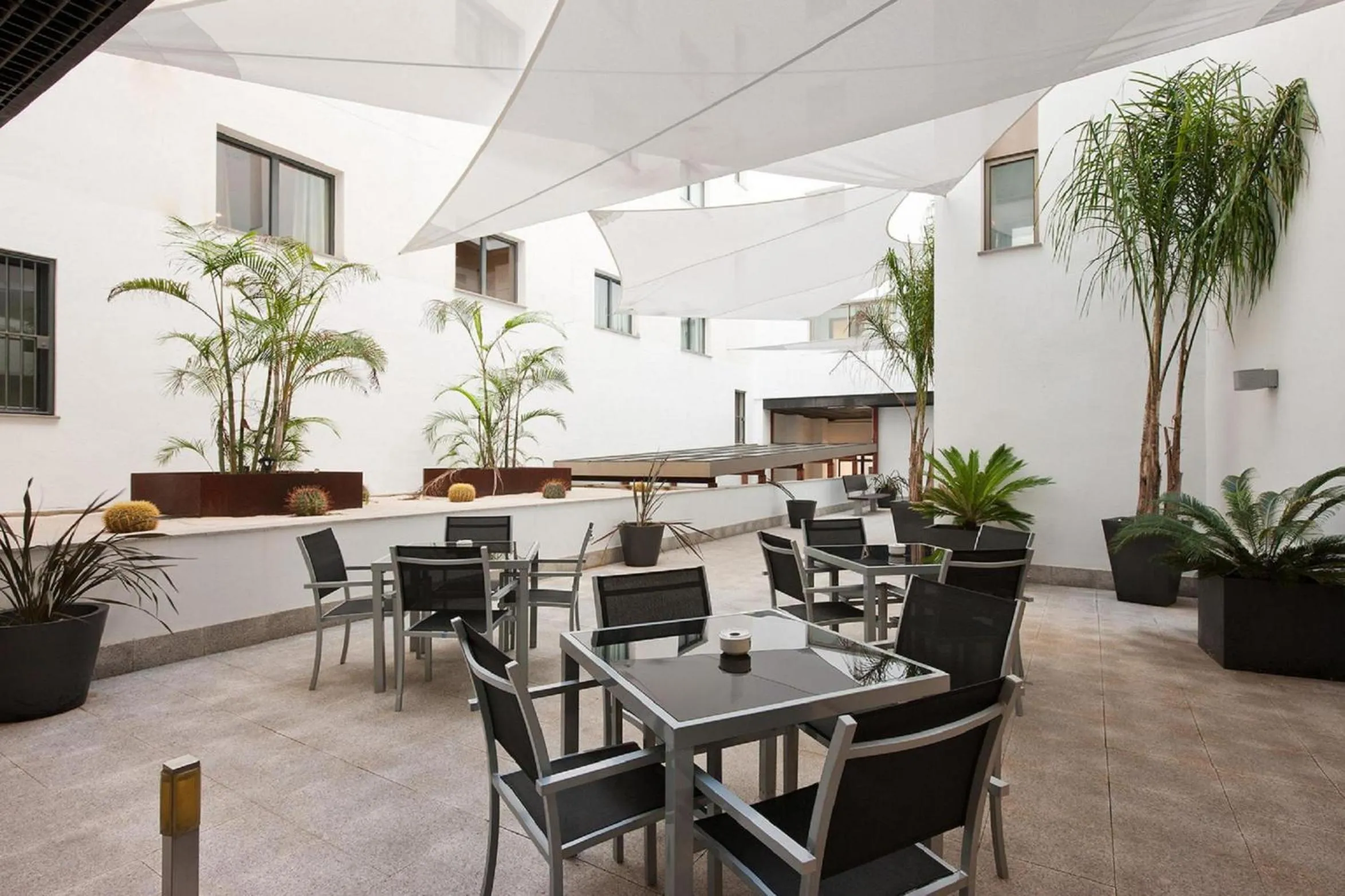 Restaurant/places to eat in Mercure Algeciras