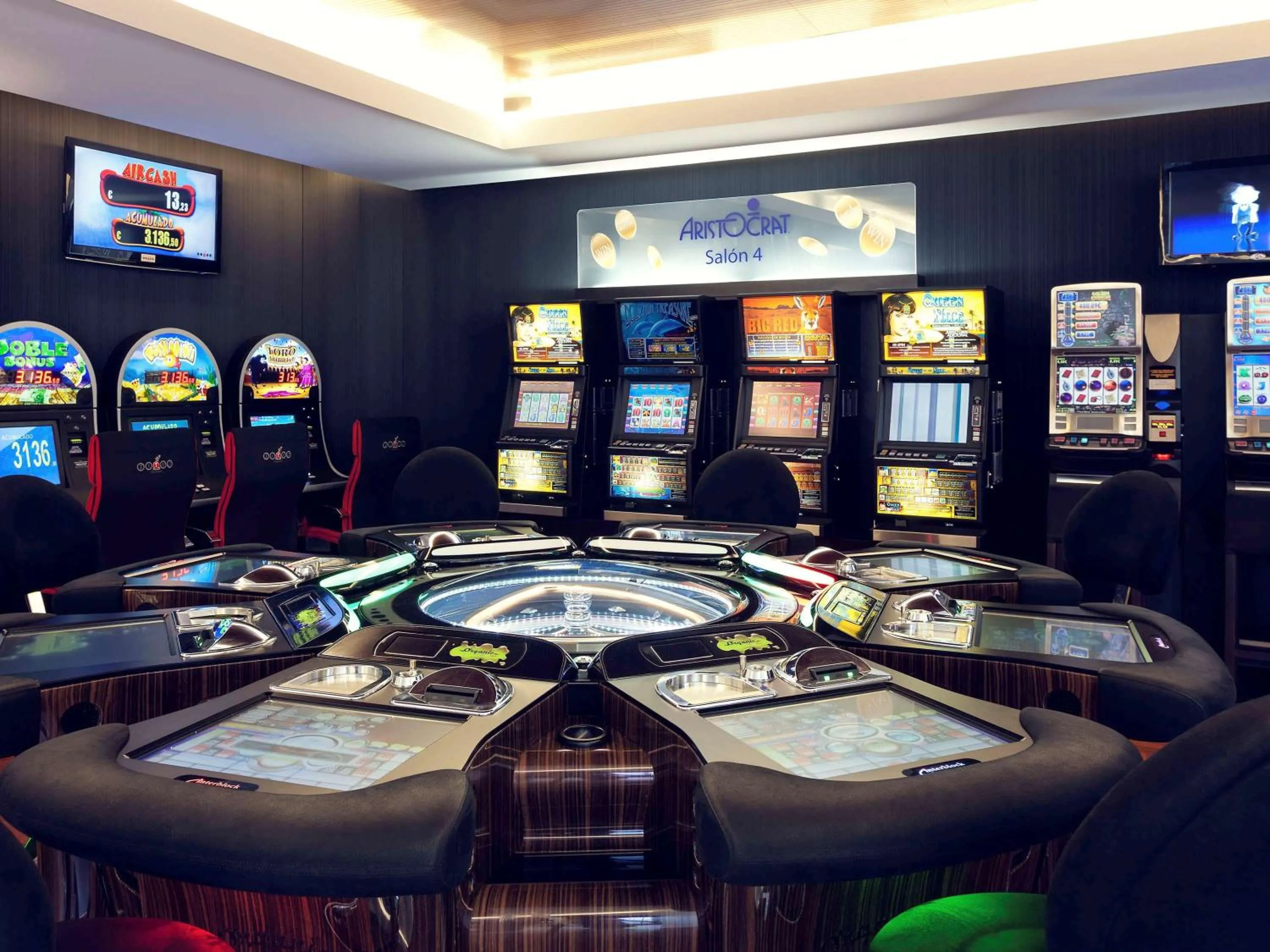 Lounge or bar in Mercure Algeciras