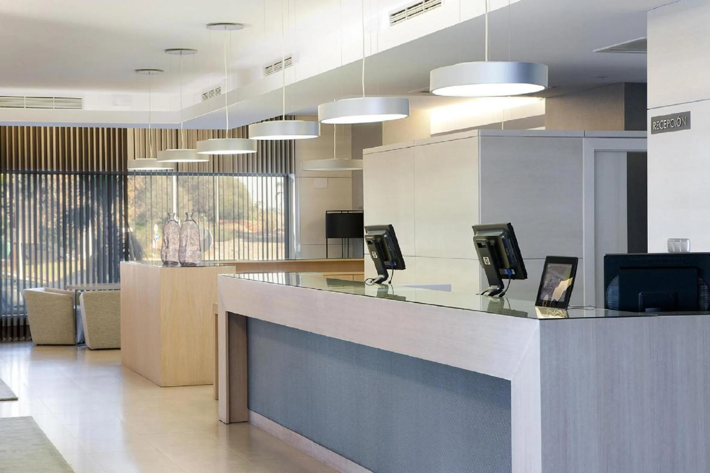 Lobby or reception in Mercure Algeciras