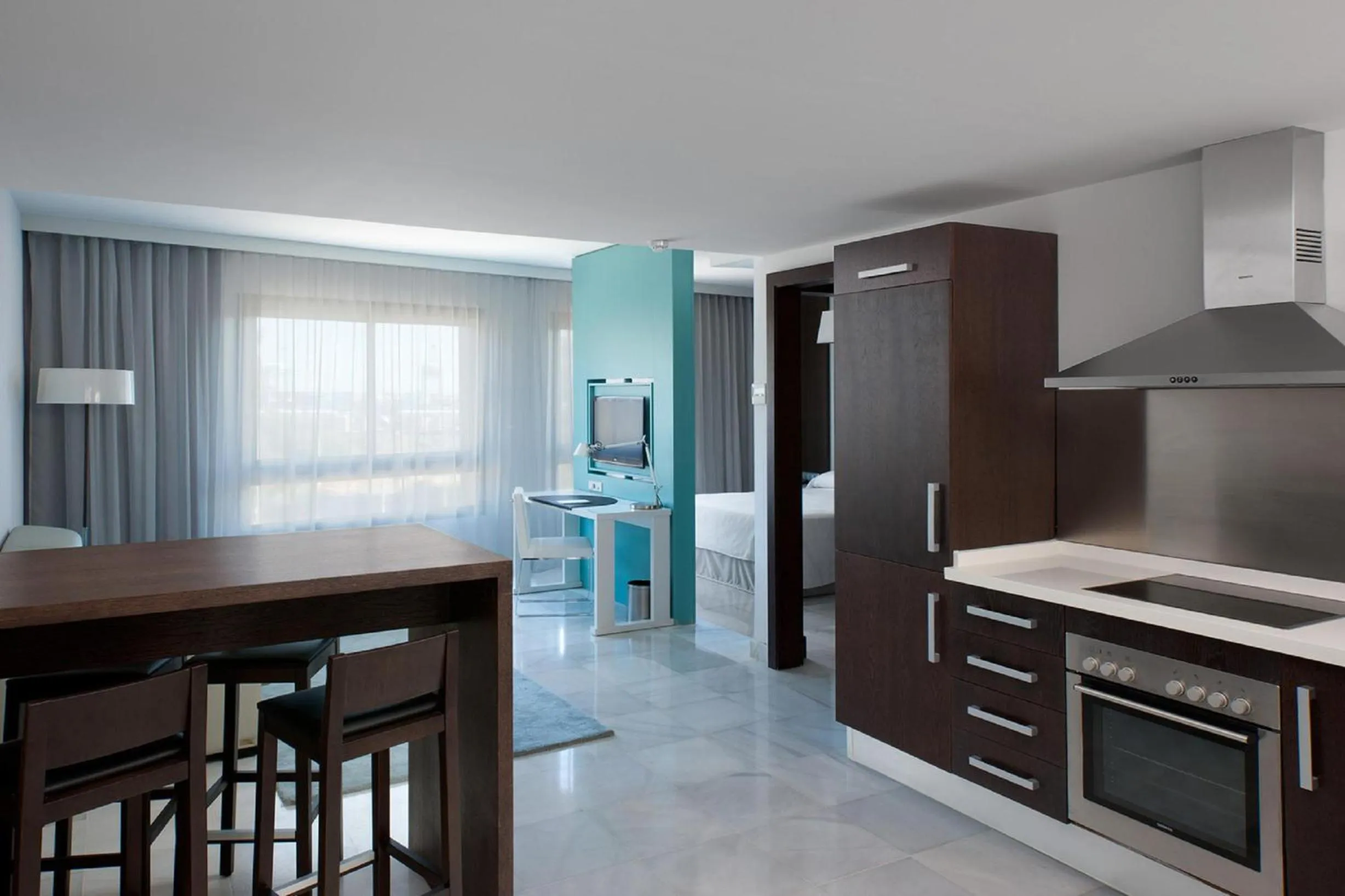 Kitchen or kitchenette in Mercure Algeciras