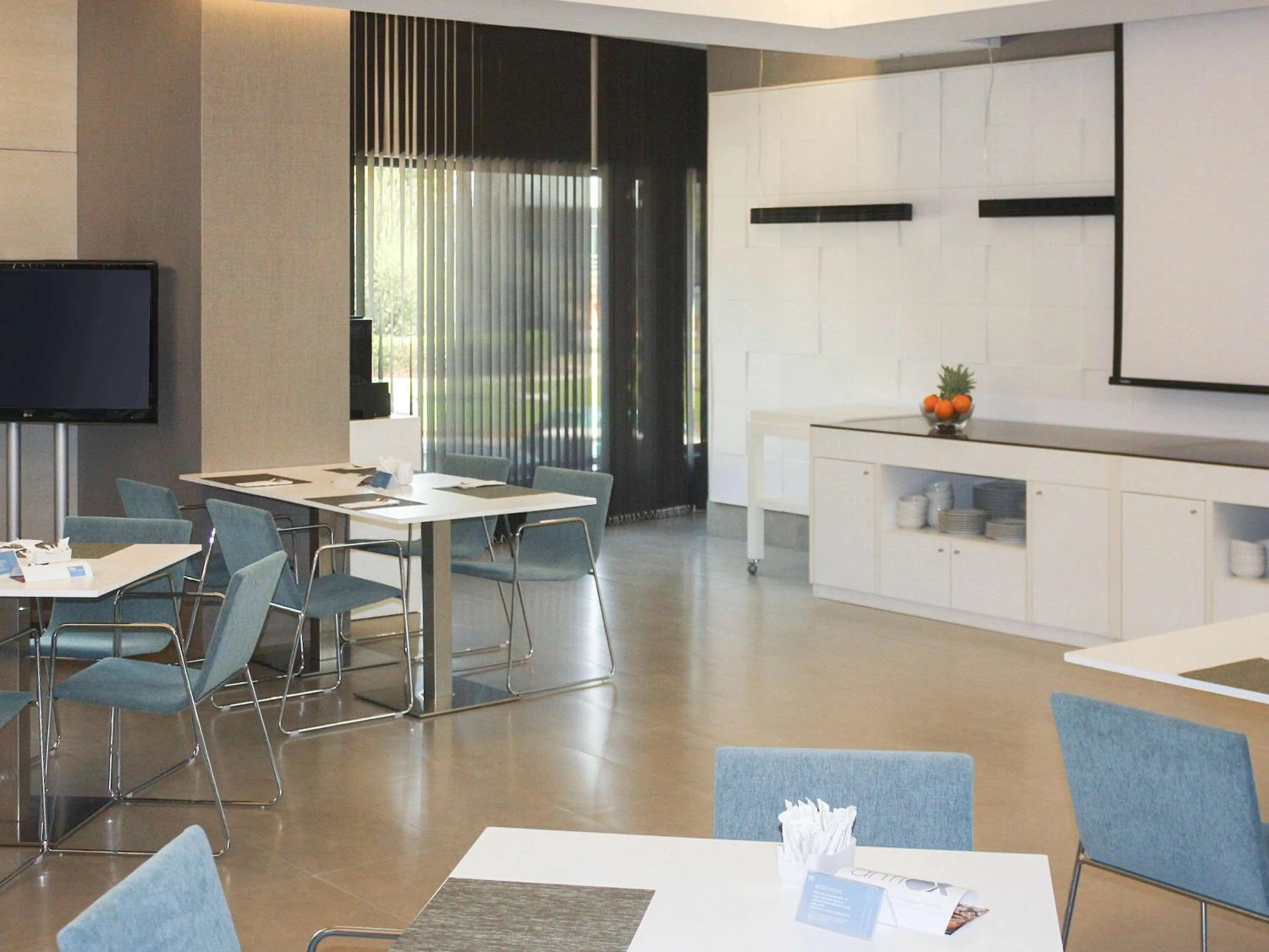 Restaurant/places to eat in Mercure Algeciras