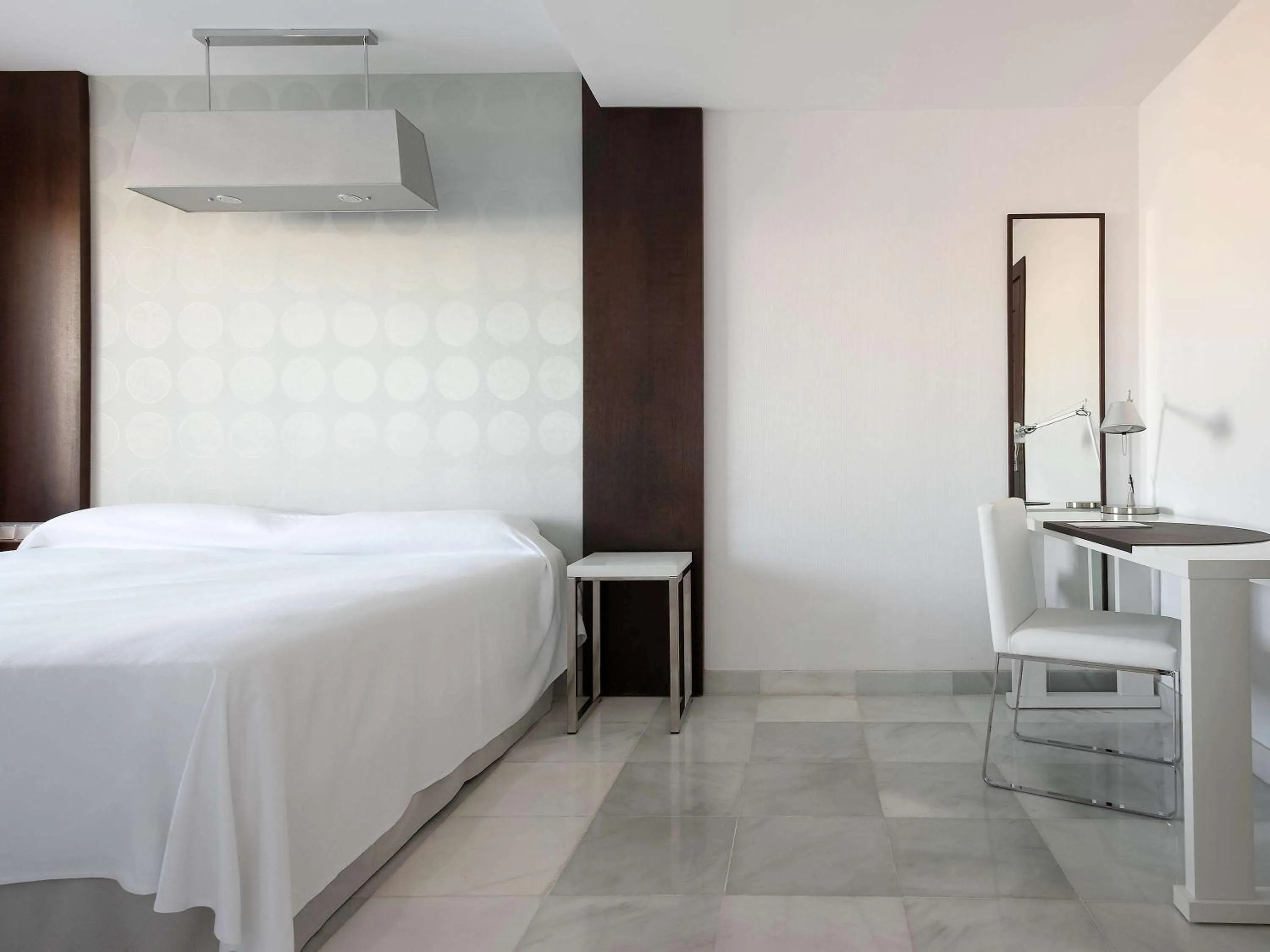 Photo of the whole room, Bed in Mercure Algeciras