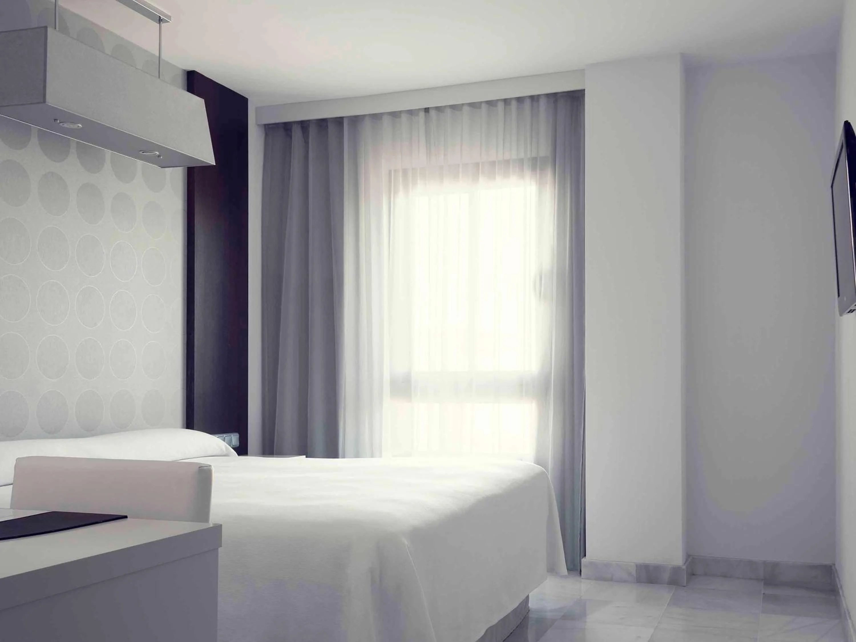 Photo of the whole room, Bed in Mercure Algeciras