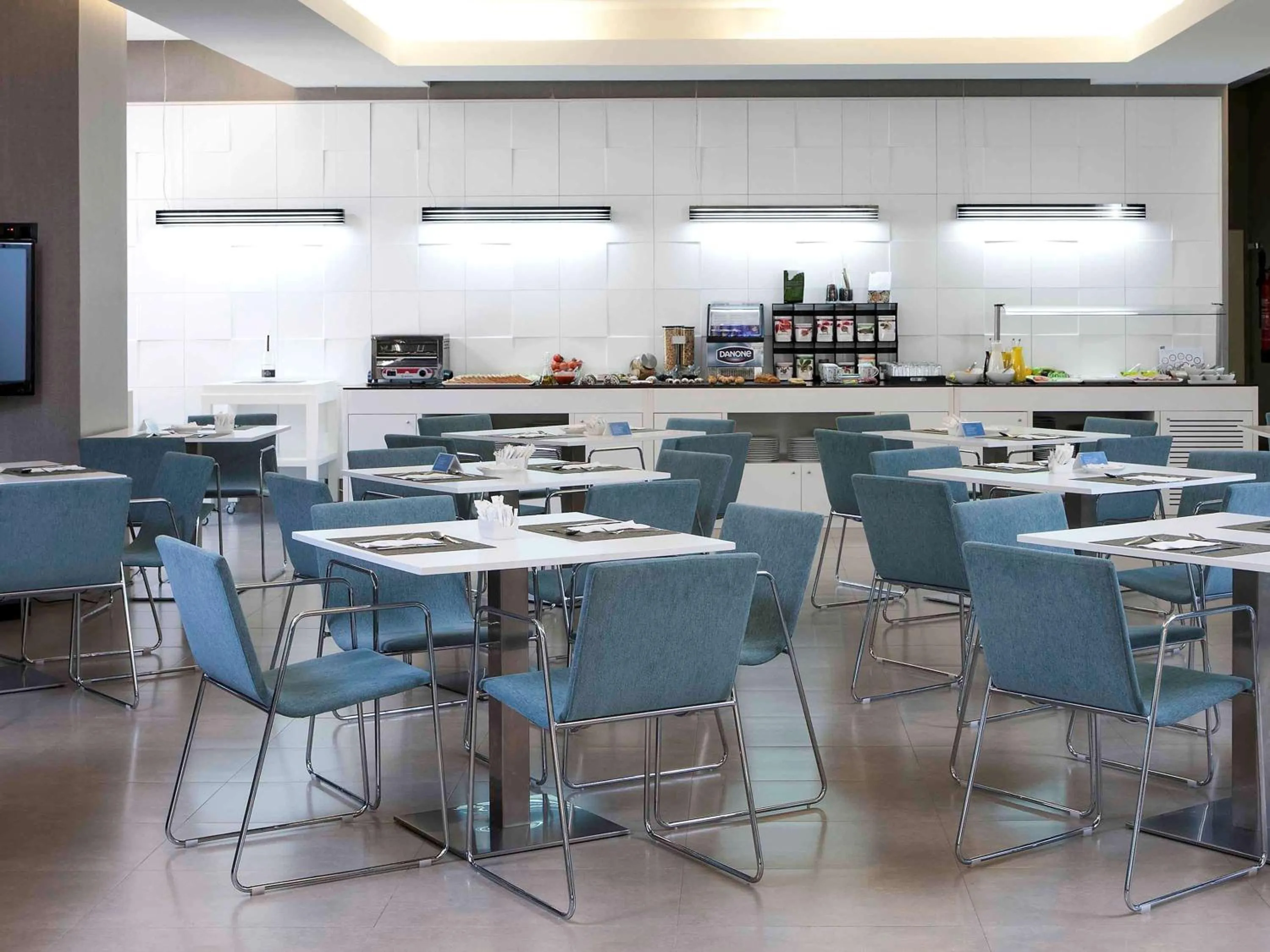 Restaurant/places to eat in Mercure Algeciras