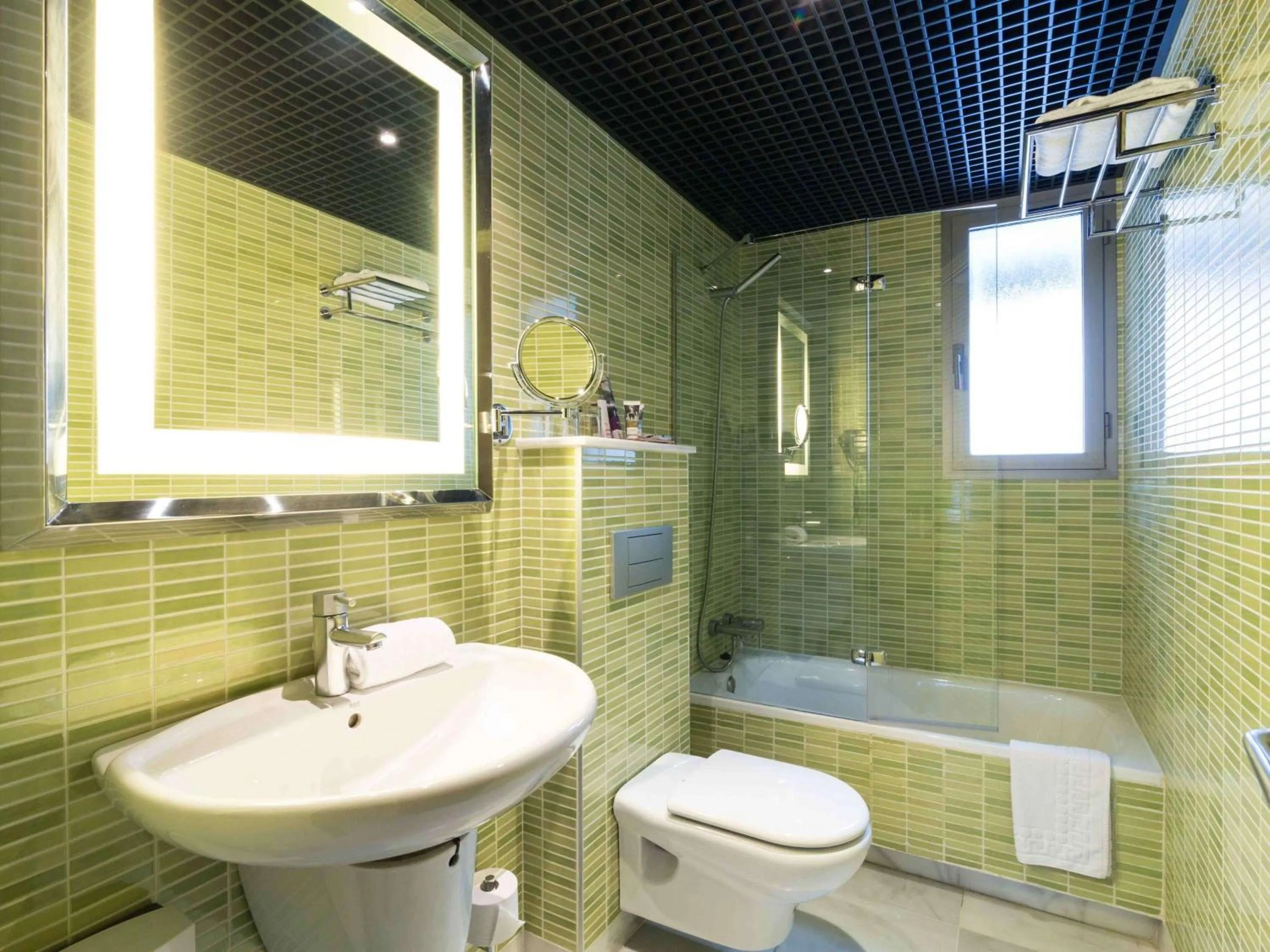 Photo of the whole room in Mercure Algeciras