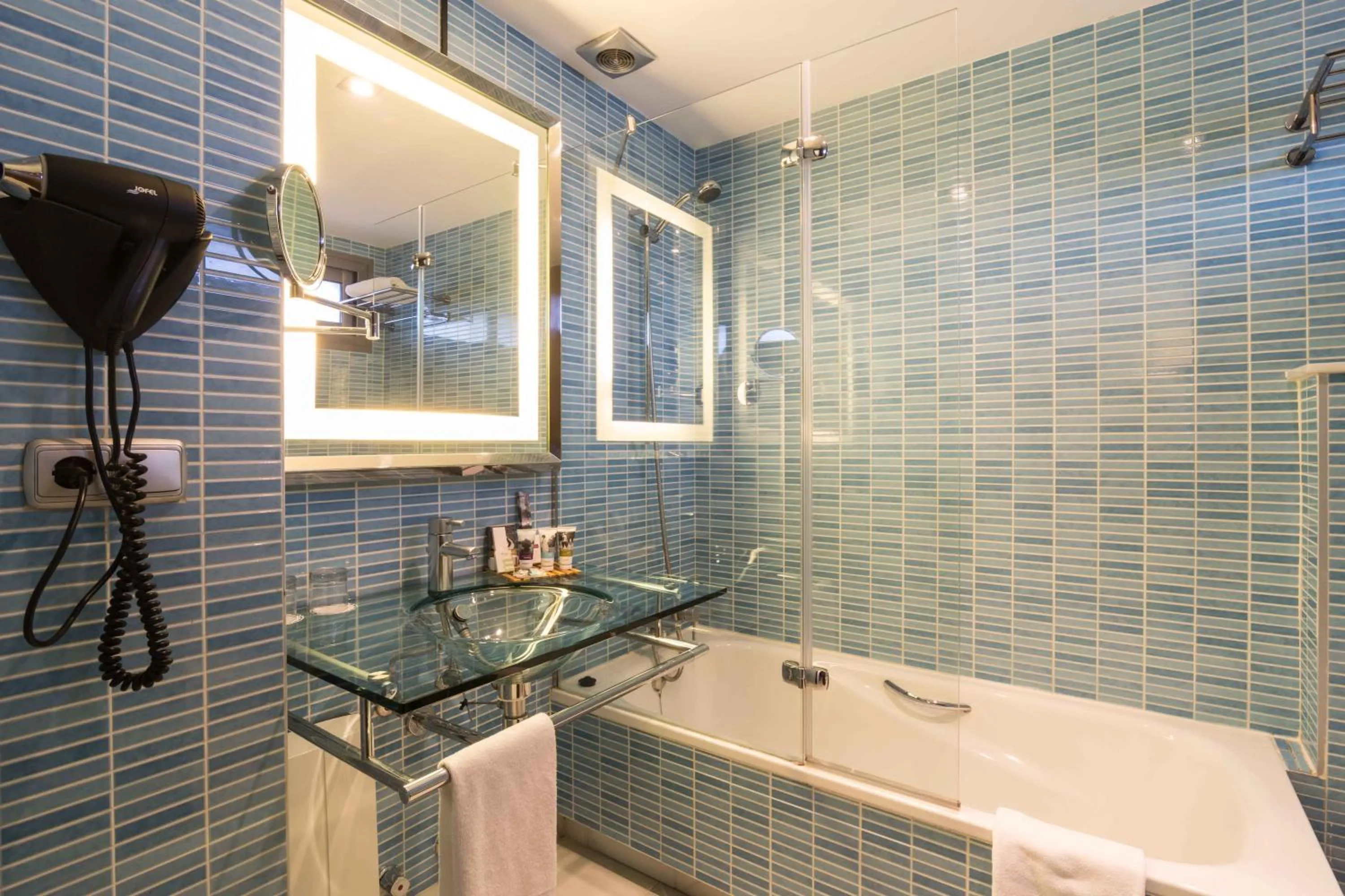 Bathroom in Mercure Algeciras