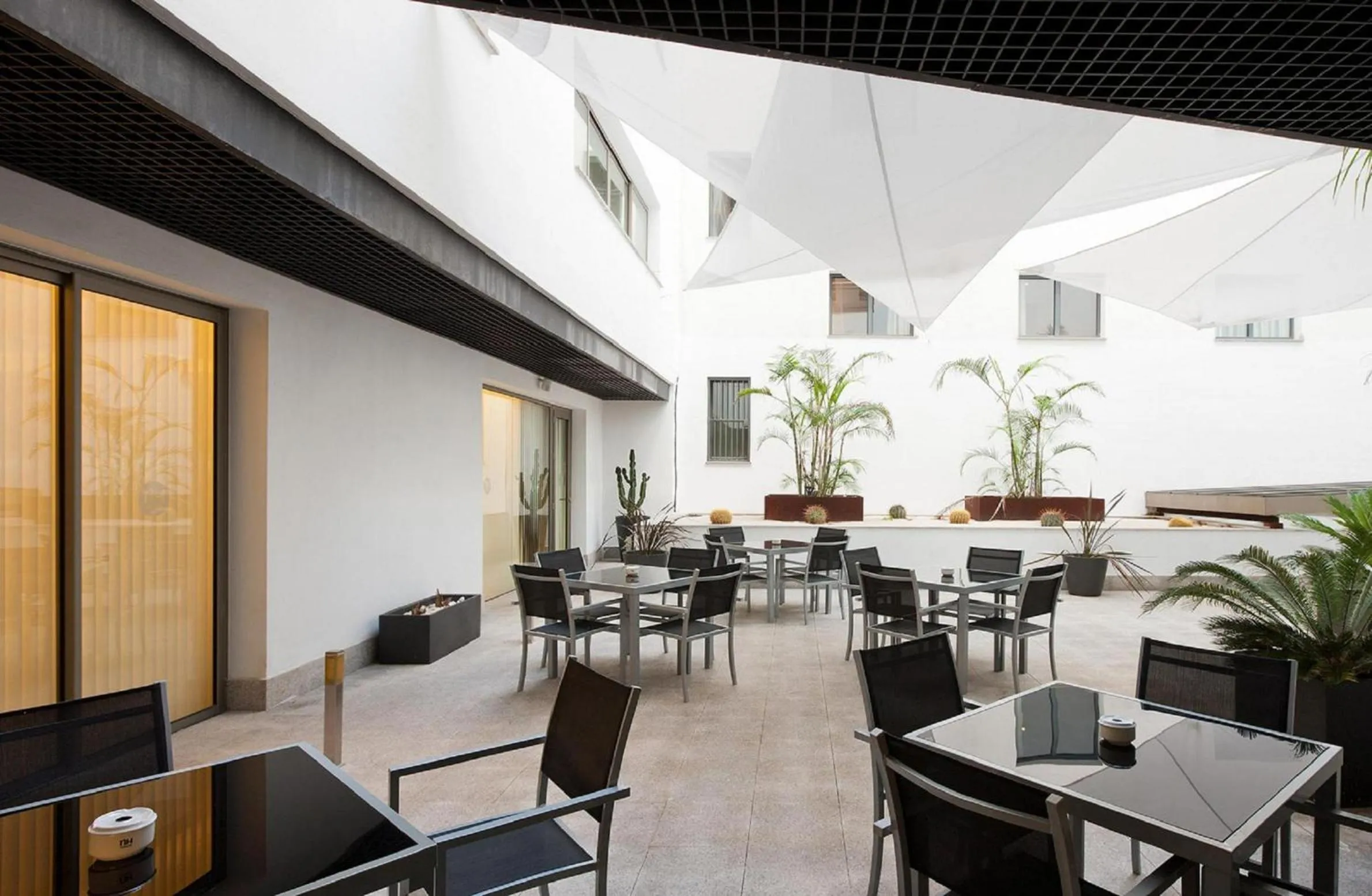 Restaurant/places to eat in Mercure Algeciras