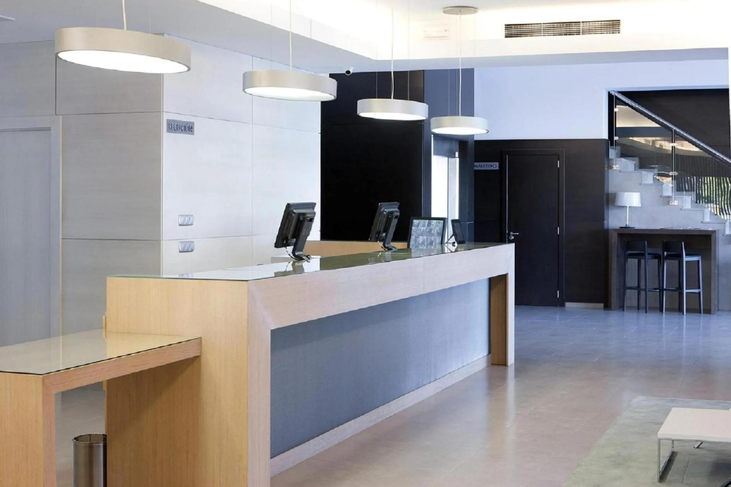 Lobby or reception in Mercure Algeciras