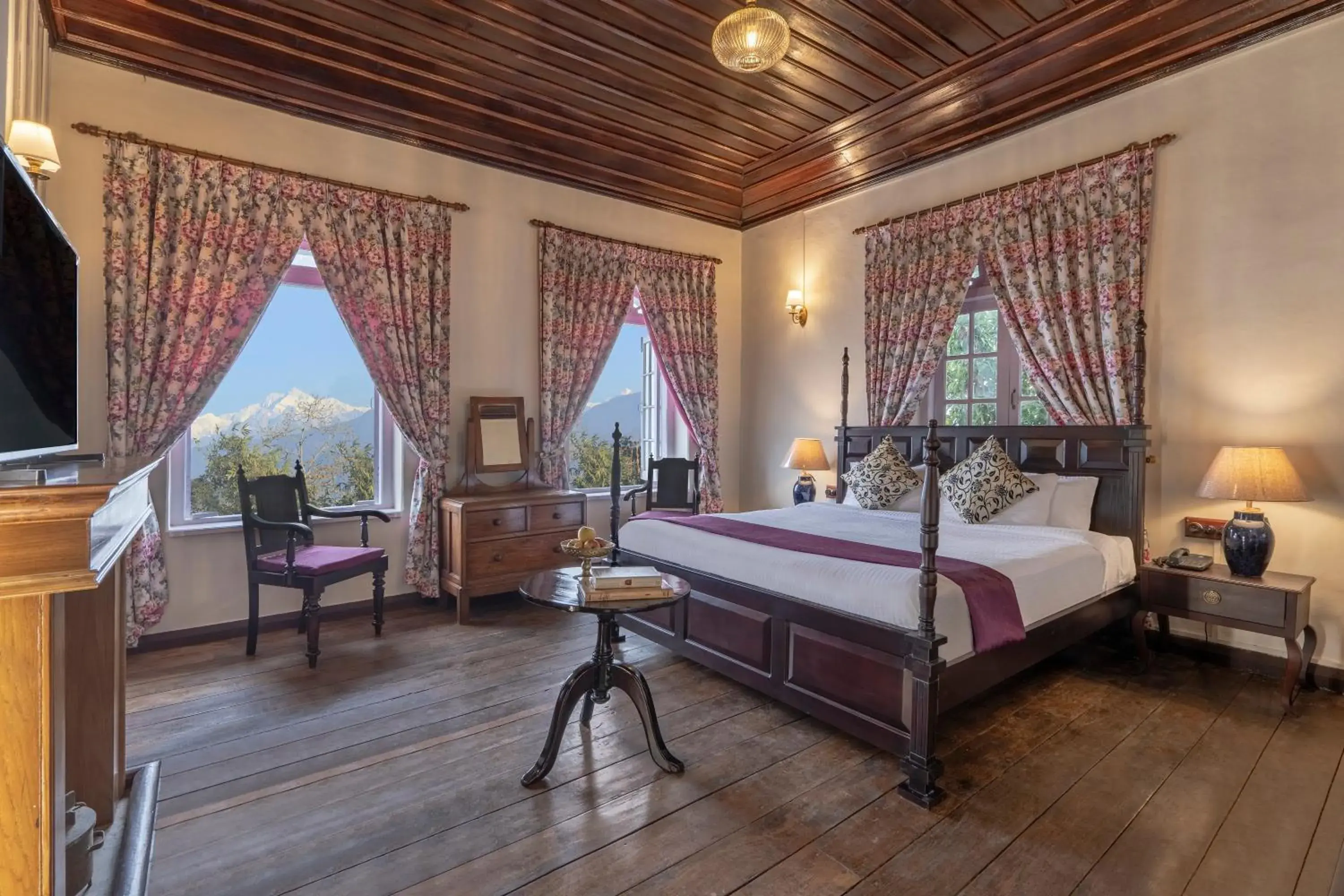 Photo of the whole room, Bed in Sterling Park Kalimpong Photo of the whole room, Bed in Sterling Park Kalimpong