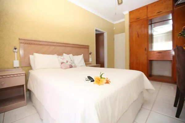 Photo of the whole room, Bed in Legae La Tshepo