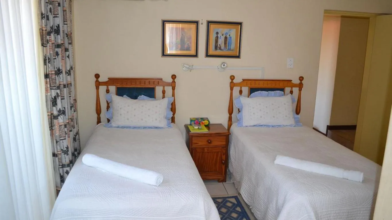 Bedroom, Bed in Legae La Tshepo