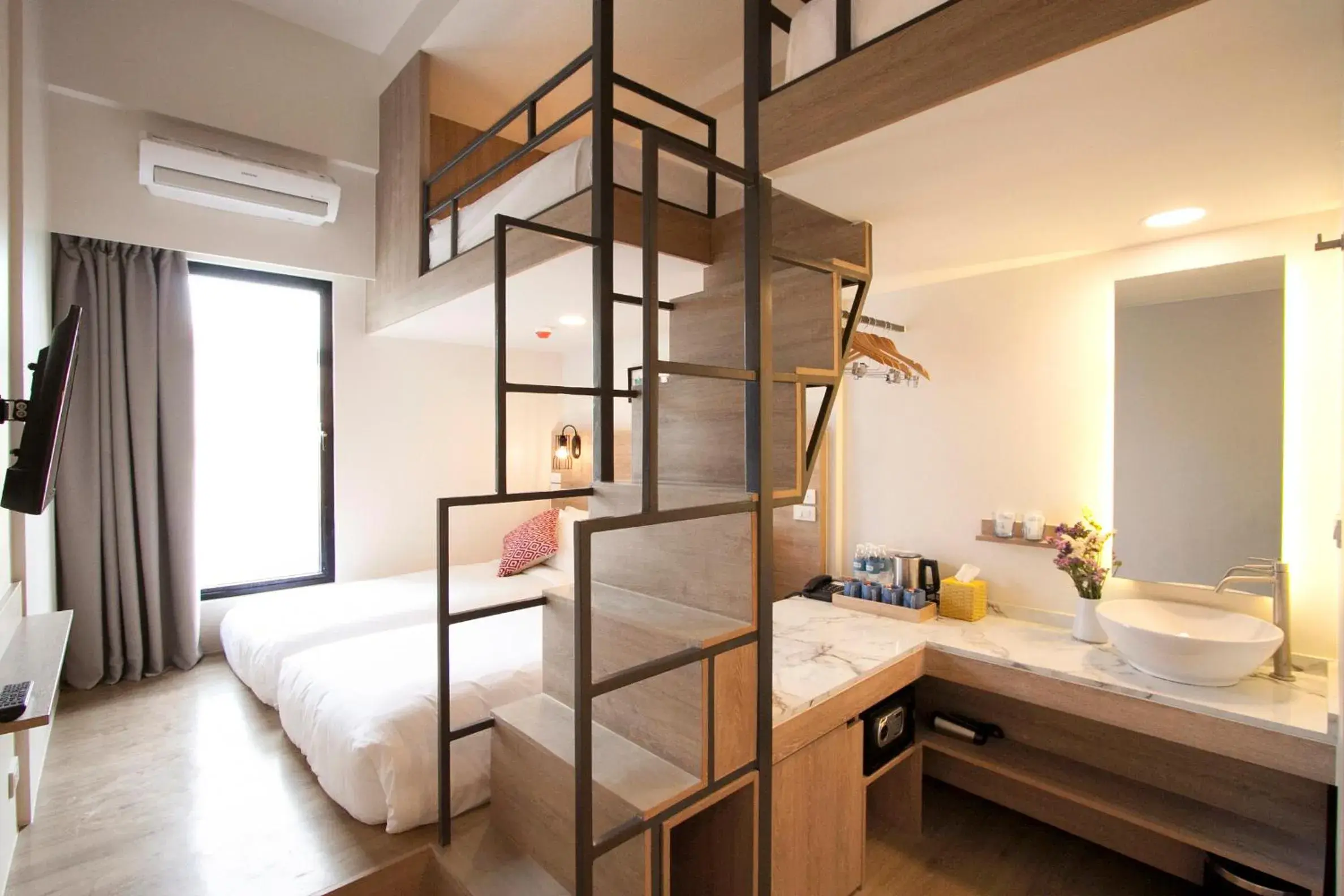 Quadruple Room with Private Bathroom in Lub d Manila Makati - Central Makati, Near Nightlife Quadruple Room with Private Bathroom in Lub d Manila Makati - Central Makati, Near Nightlife