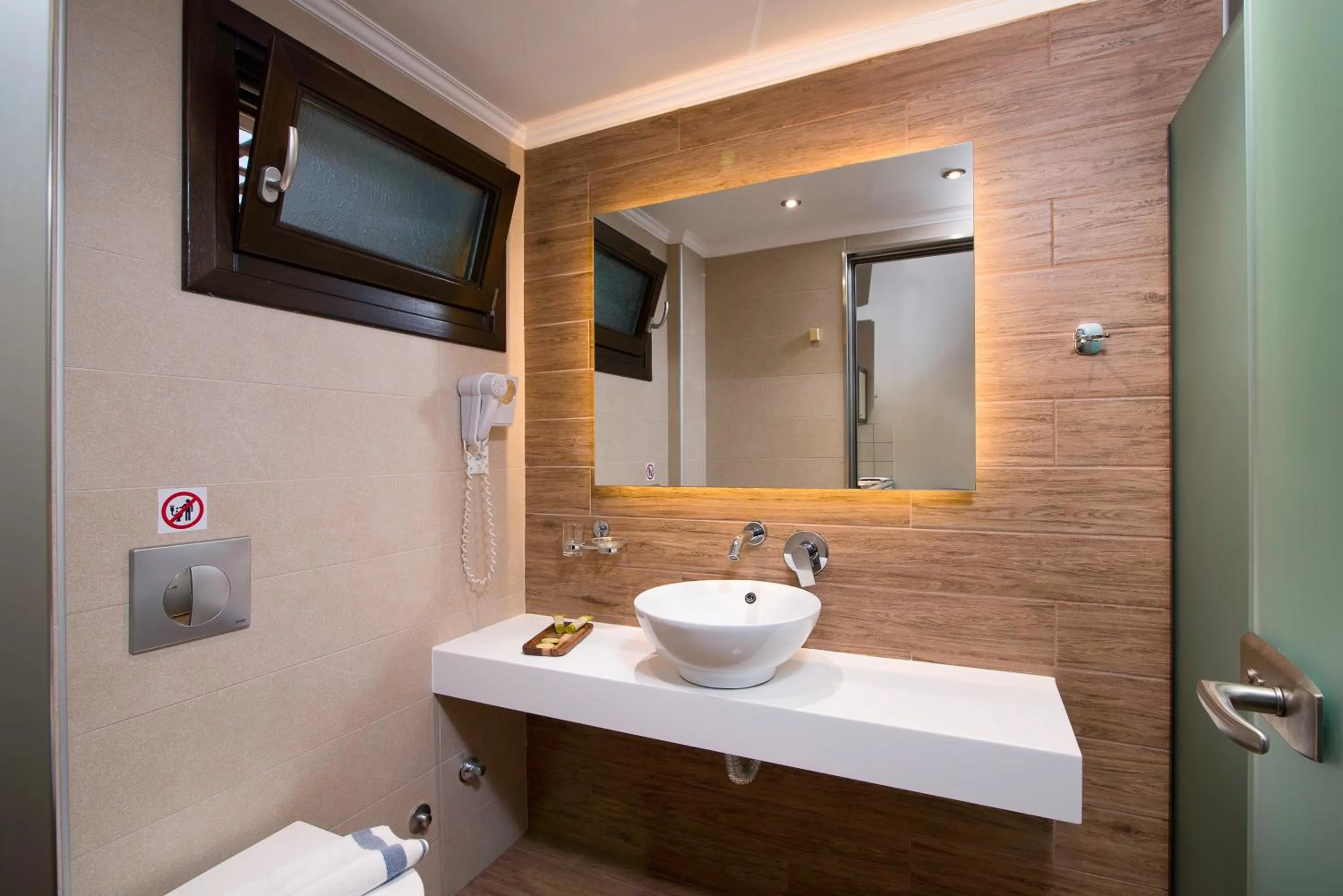 Bathroom in Kallisti Hotel