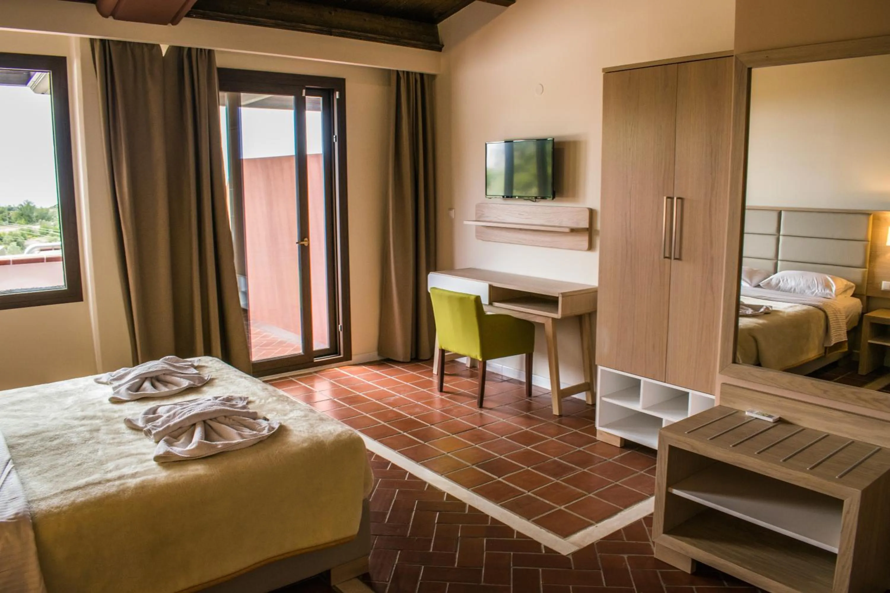 Photo of the whole room, Bed in Kallisti Hotel