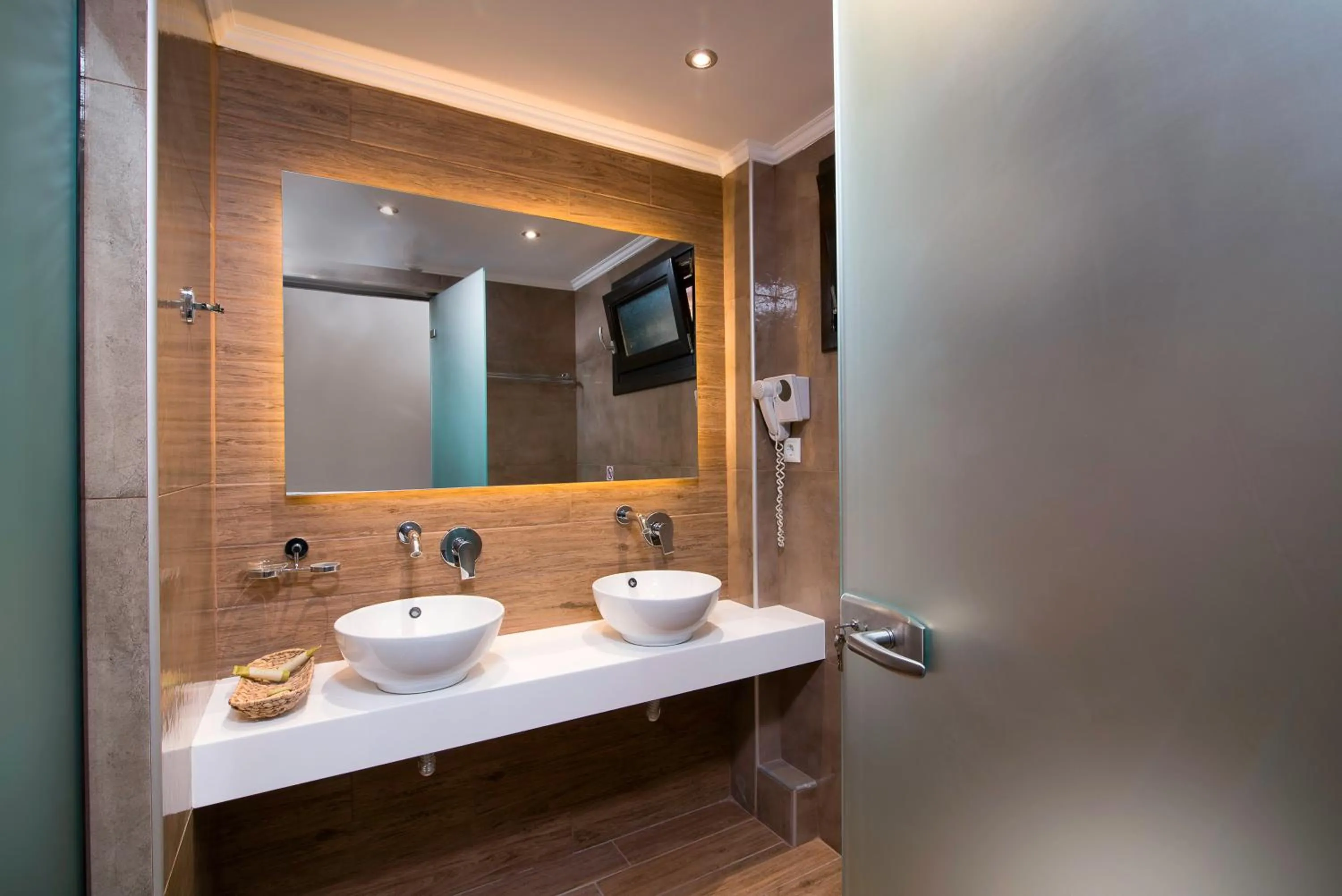 Bathroom in Kallisti Hotel