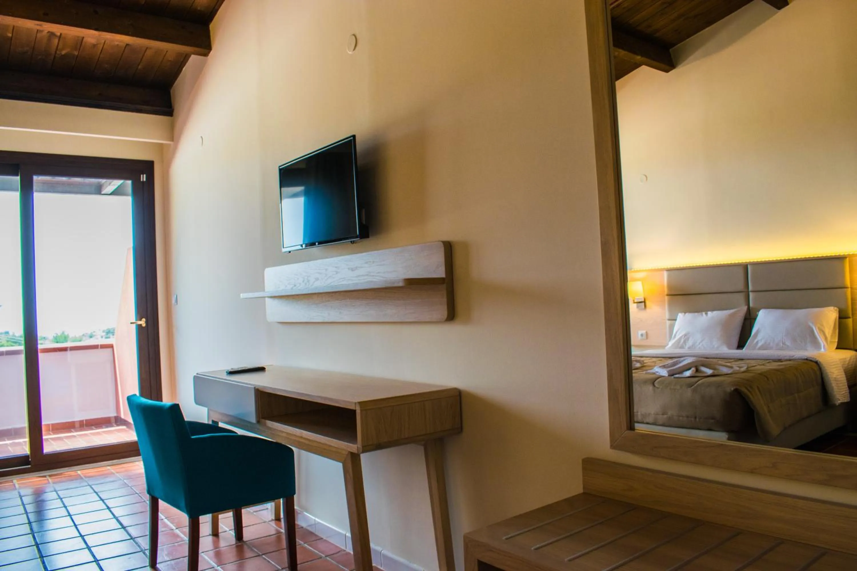 Photo of the whole room, Bed in Kallisti Hotel